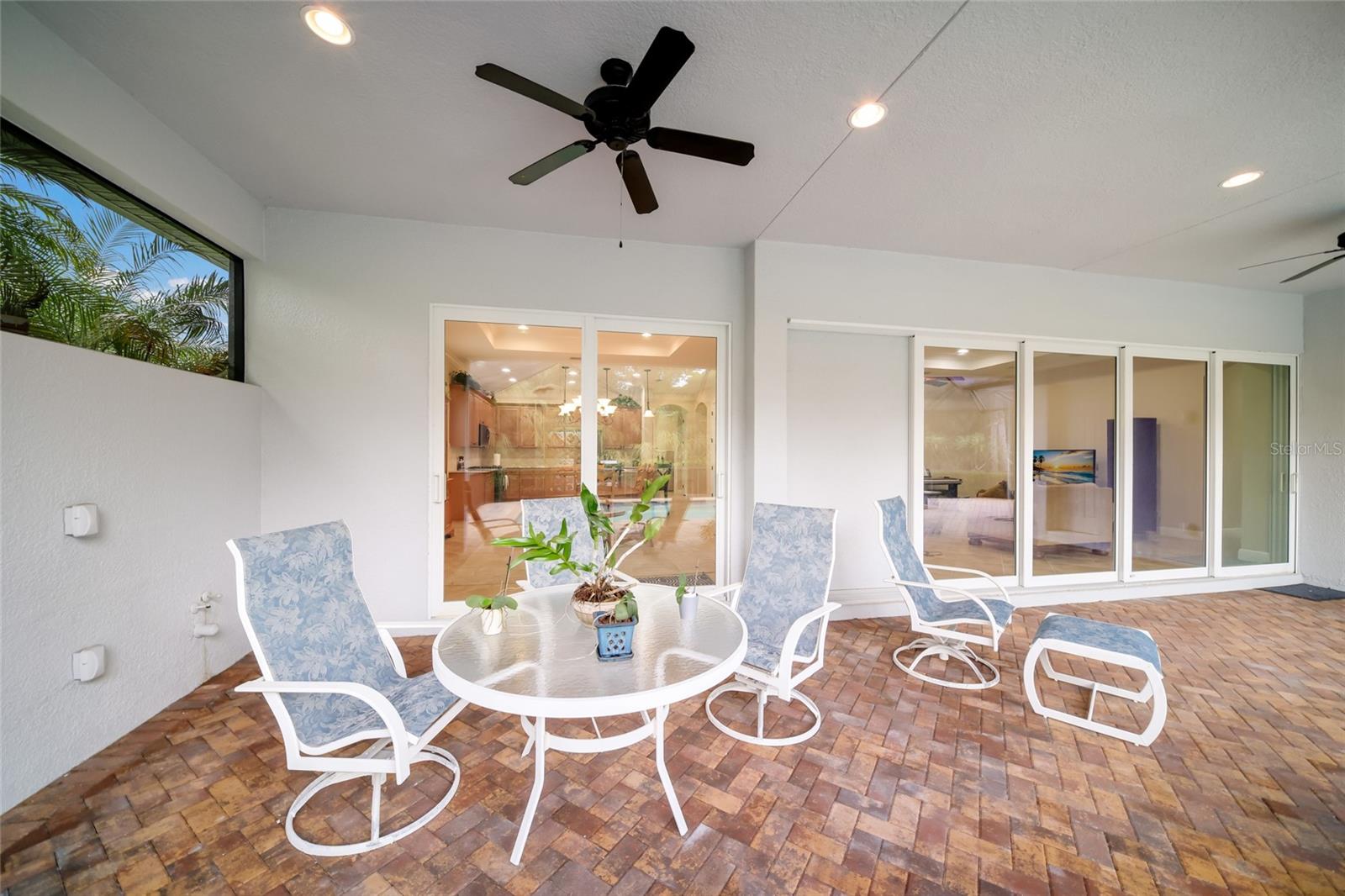 921 RIVERSCAPE ST — photo 33