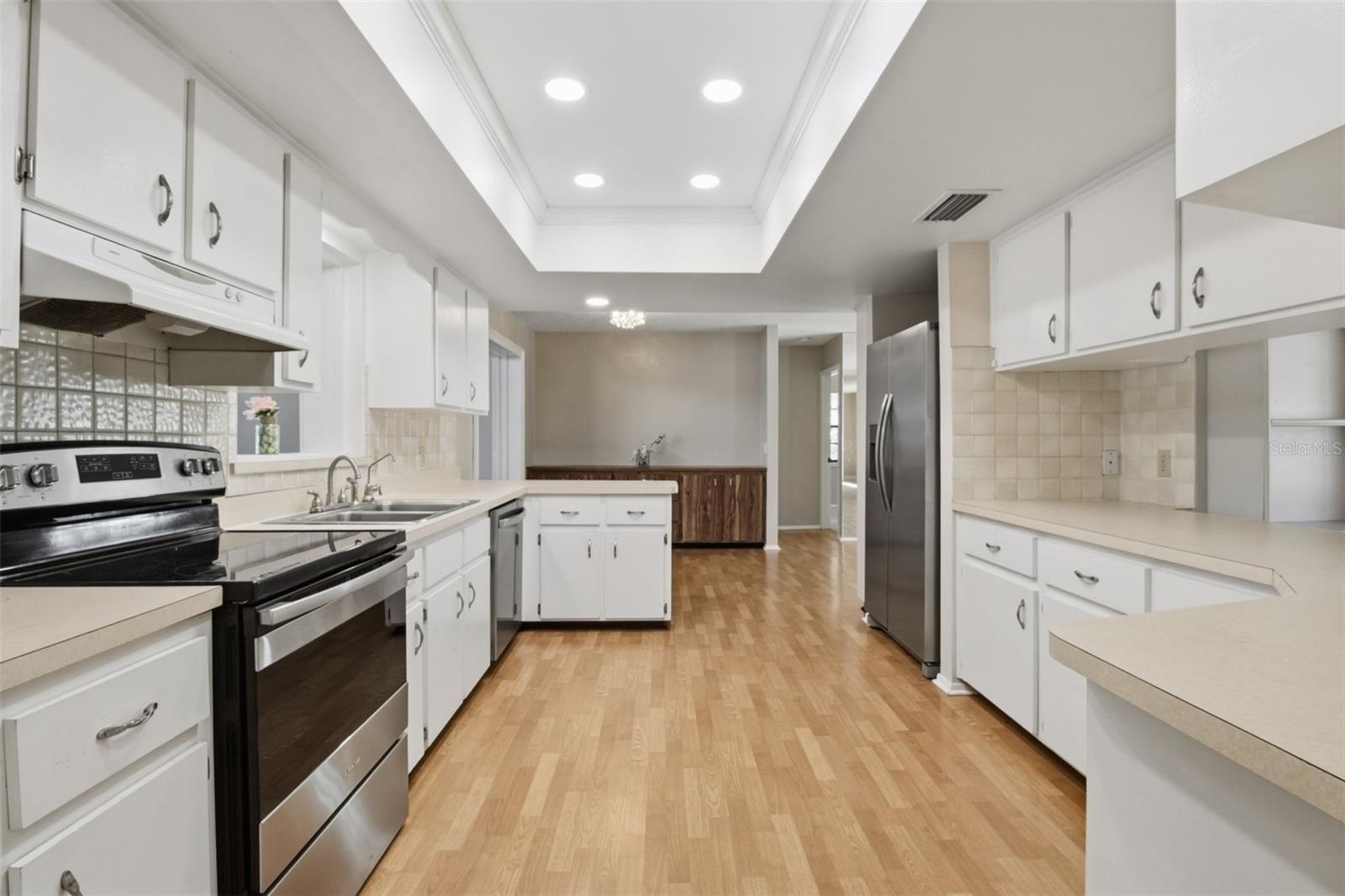 703 CRYSTAL LAKE RD — photo 34