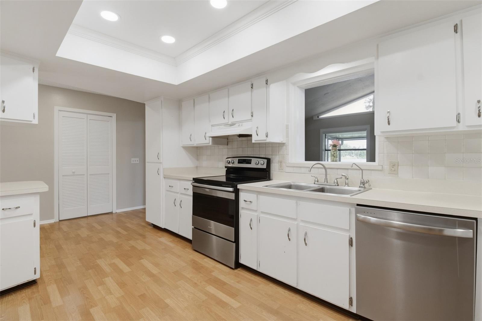 703 CRYSTAL LAKE RD — photo 32
