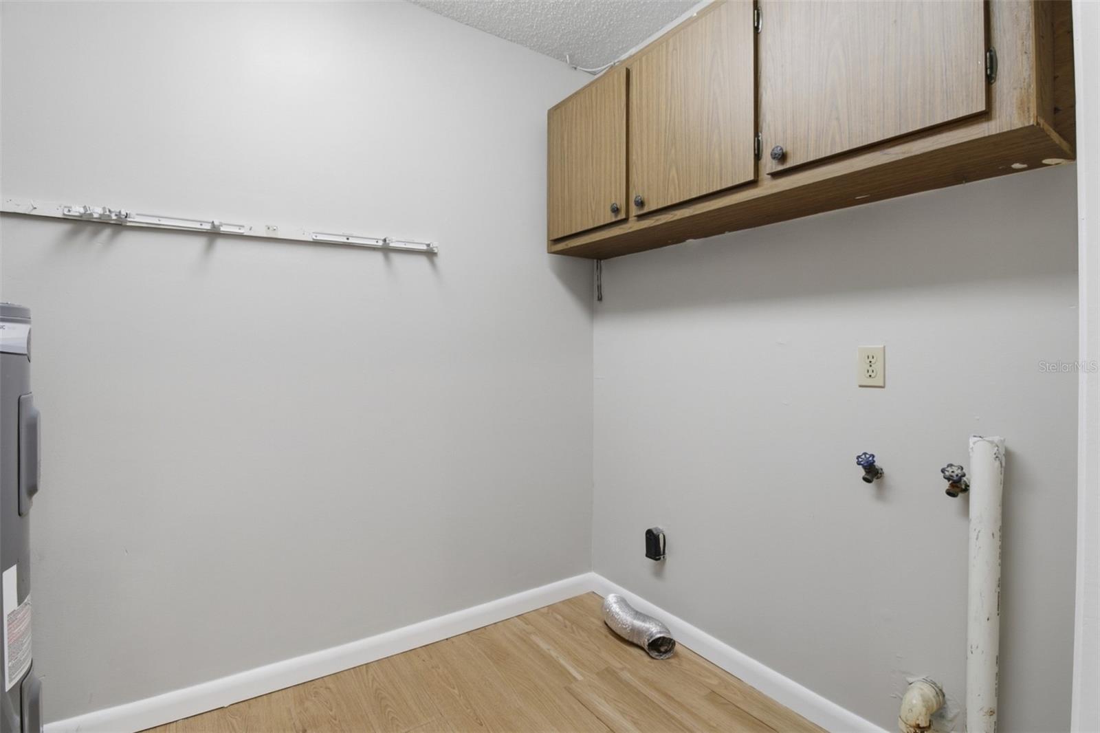 703 CRYSTAL LAKE RD — photo 42