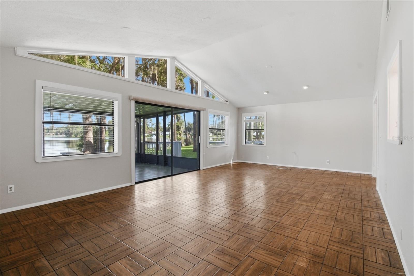 703 CRYSTAL LAKE RD — photo 35