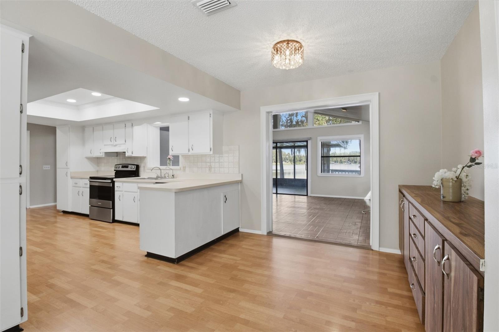 703 CRYSTAL LAKE RD — photo 15