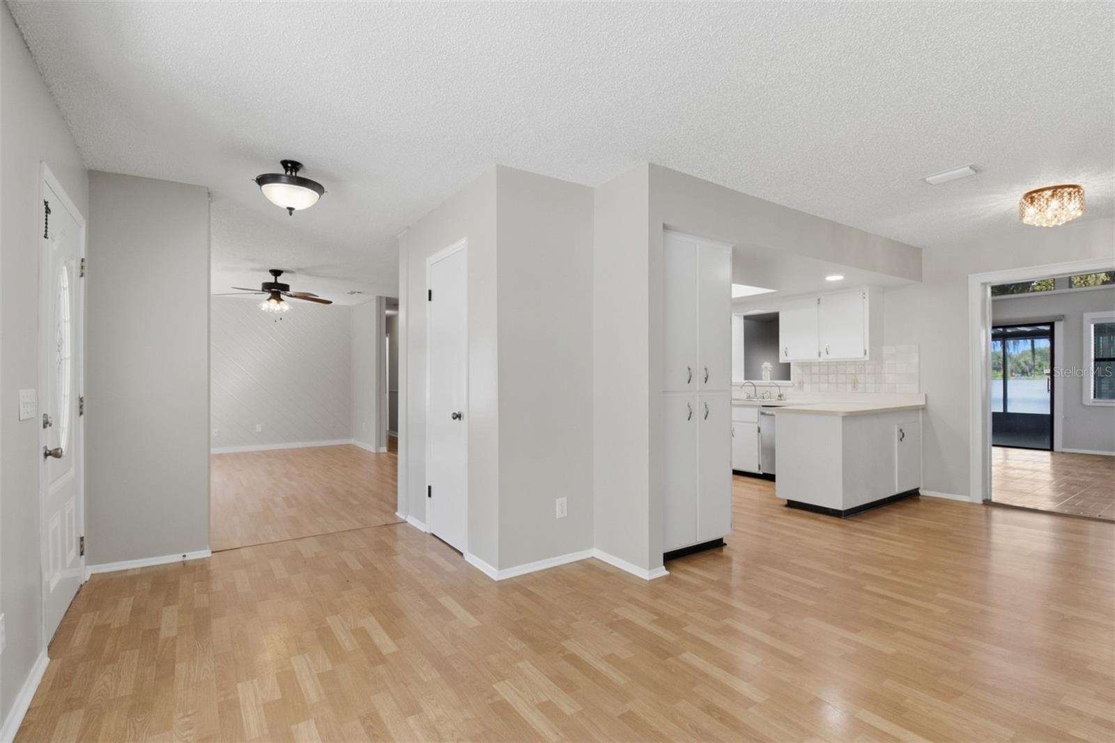 703 CRYSTAL LAKE RD — photo 21