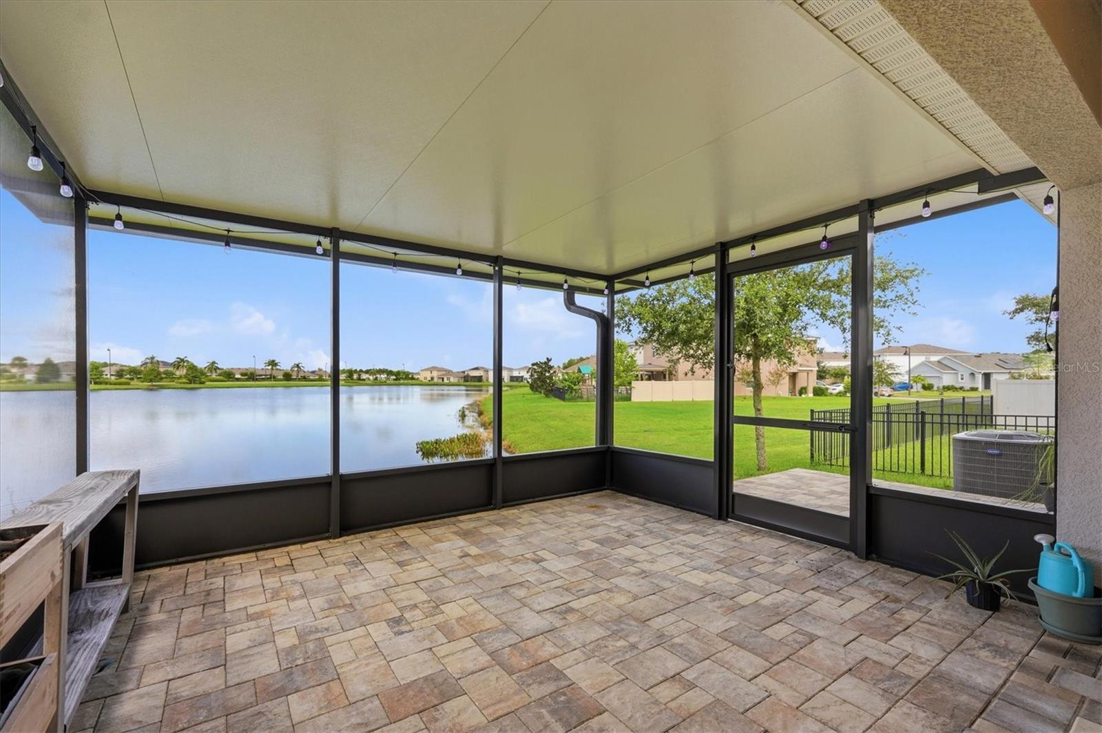 3119 SUNCOAST BLEND DR — photo 34