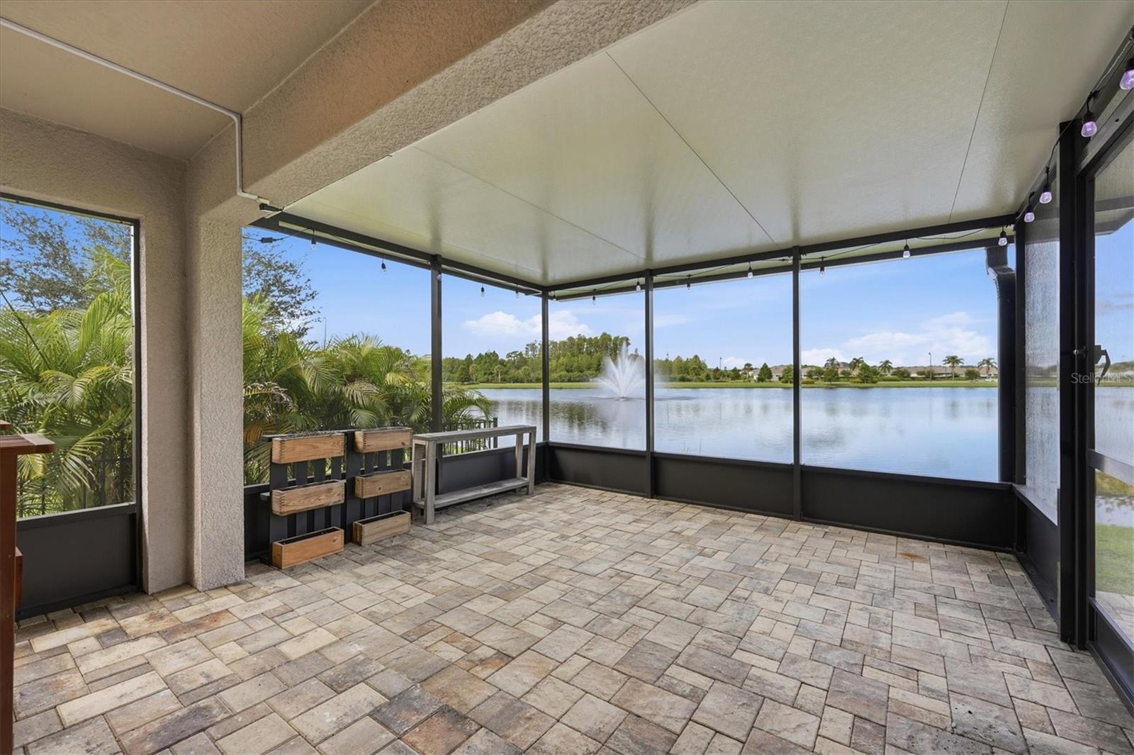 3119 SUNCOAST BLEND DR — photo 2
