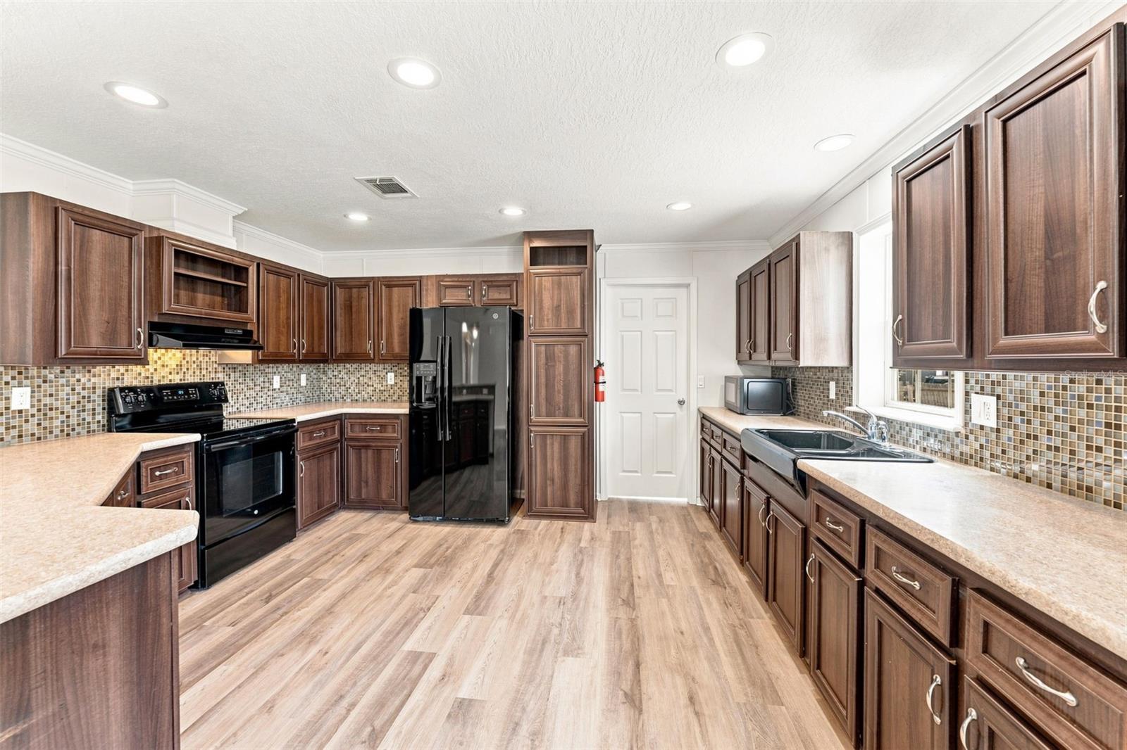 6453 MANGROVE DR — photo 7