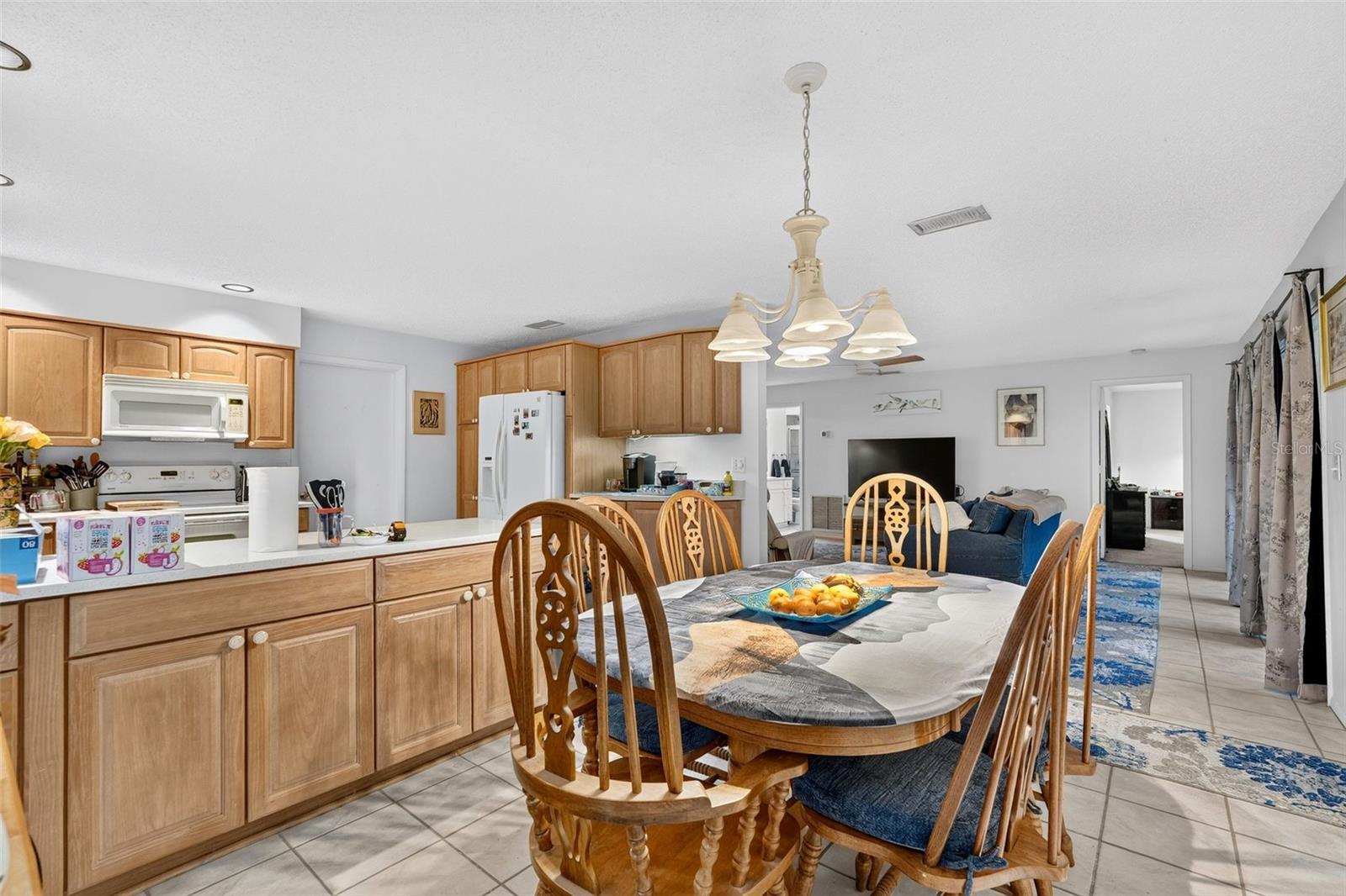 7283 ELEANOR CIR — photo 8
