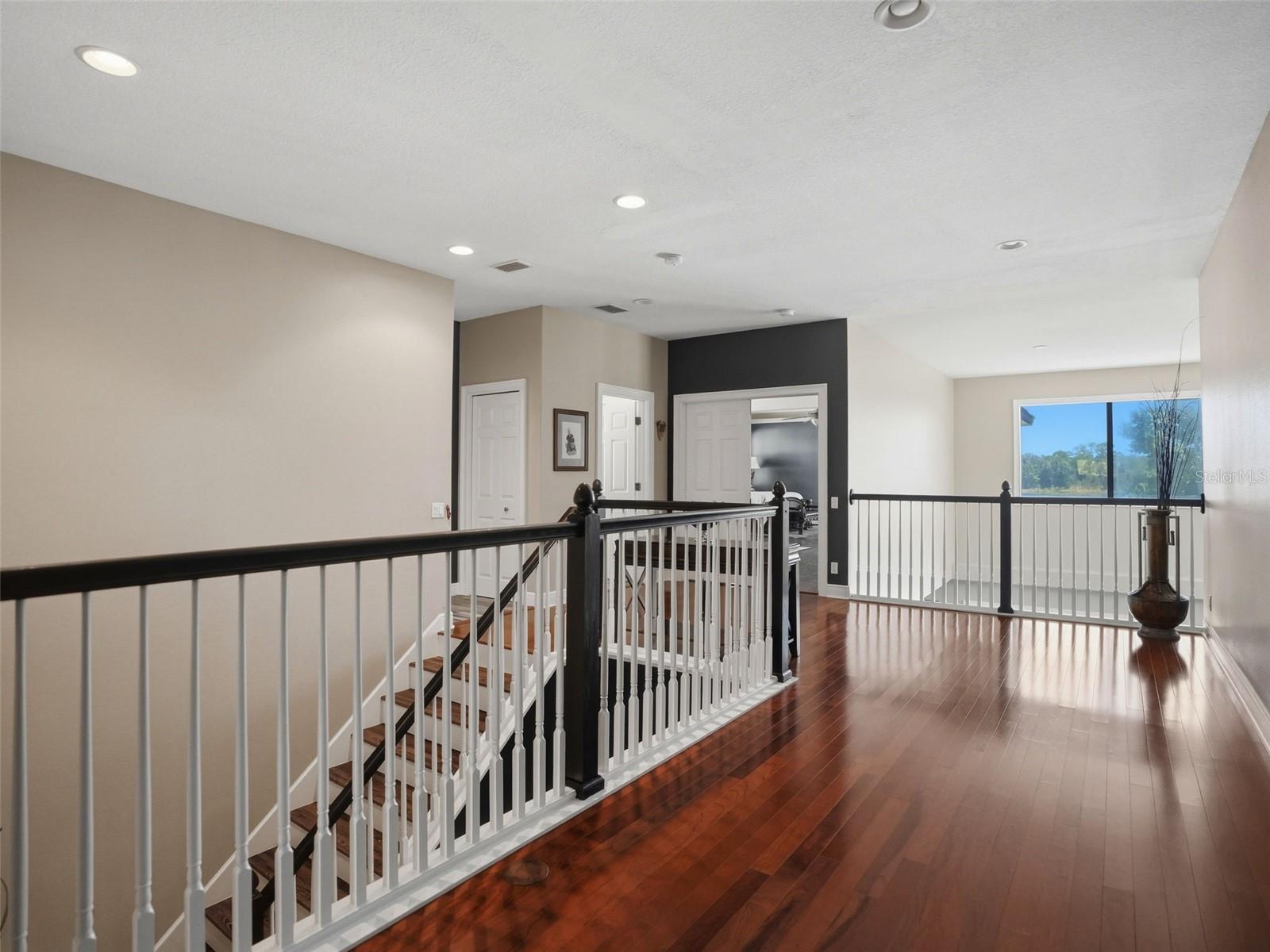 2707 LAKEBREEZE LN S — photo 32