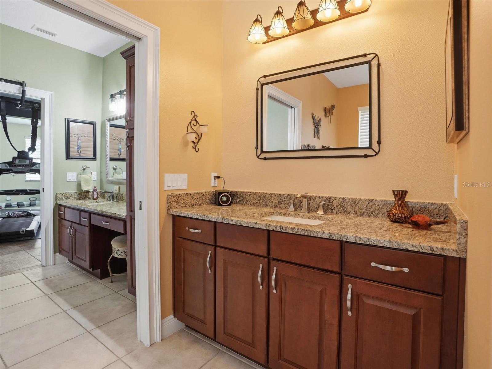 2707 LAKEBREEZE LN S — photo 24