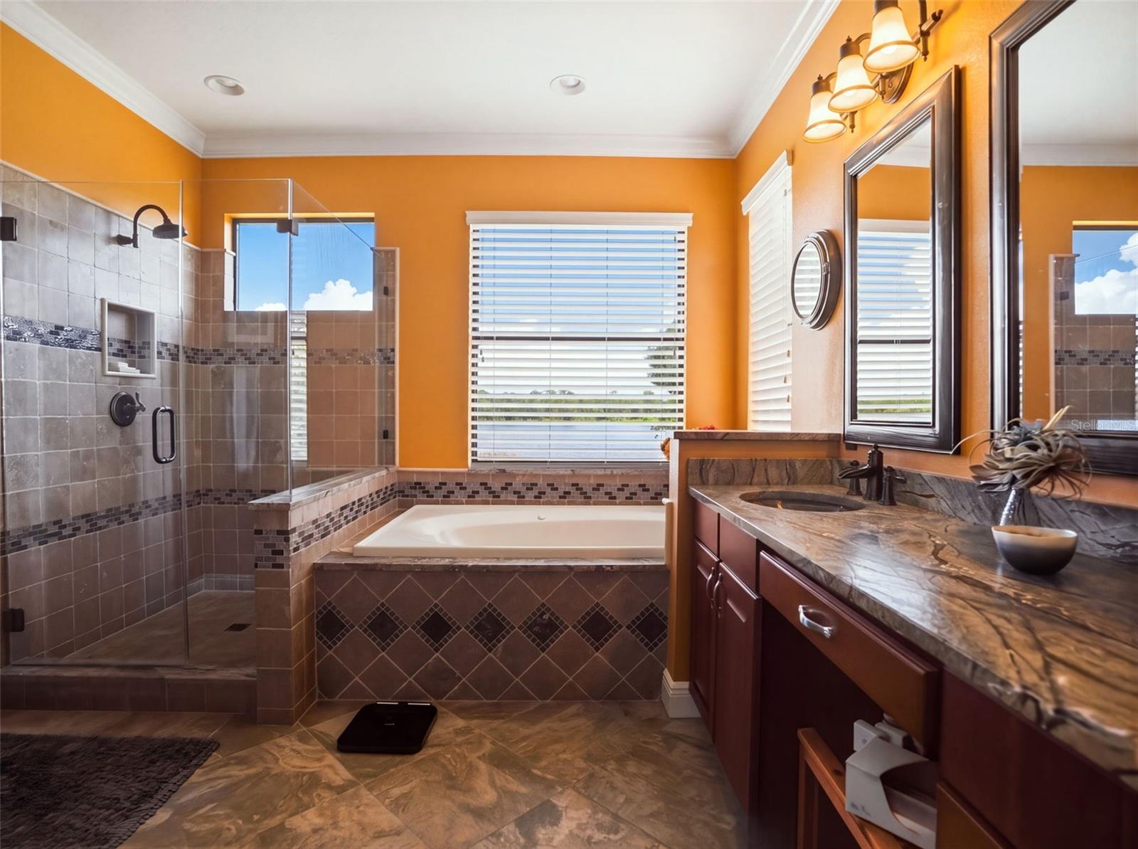 2707 LAKEBREEZE LN S — photo 37