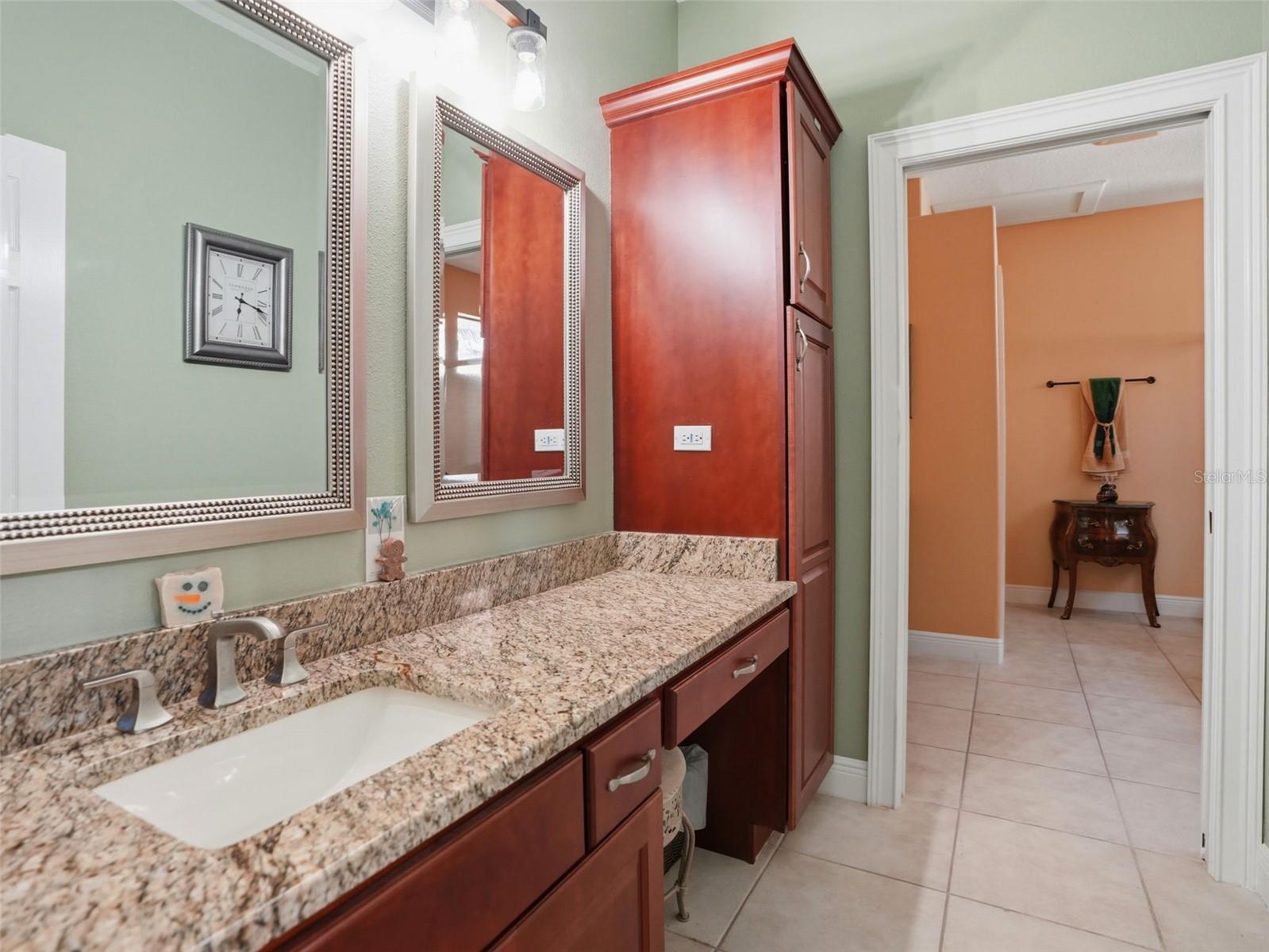 2707 LAKEBREEZE LN S — photo 46