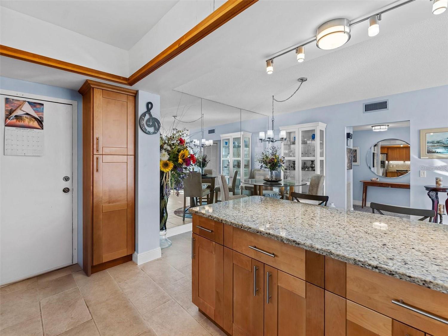 7100 SUNSHINE SKYWAY LN S #503 — photo 5