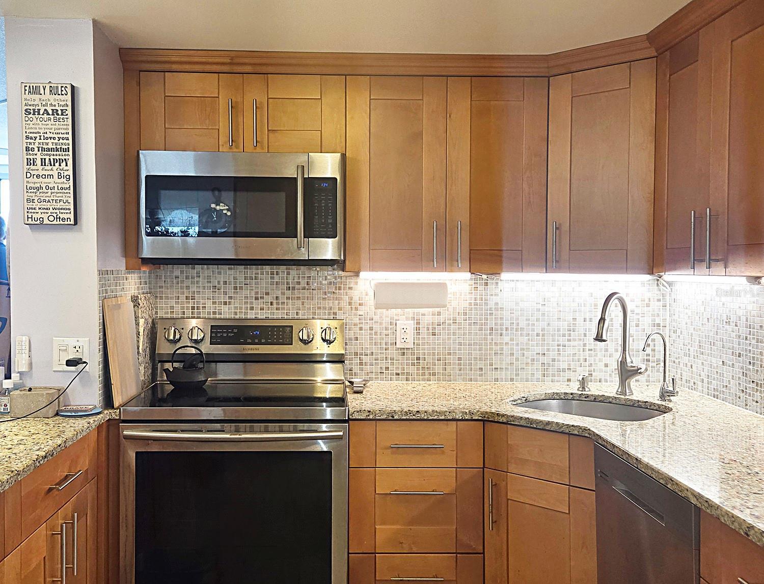 7100 SUNSHINE SKYWAY LN S #503 — photo 6