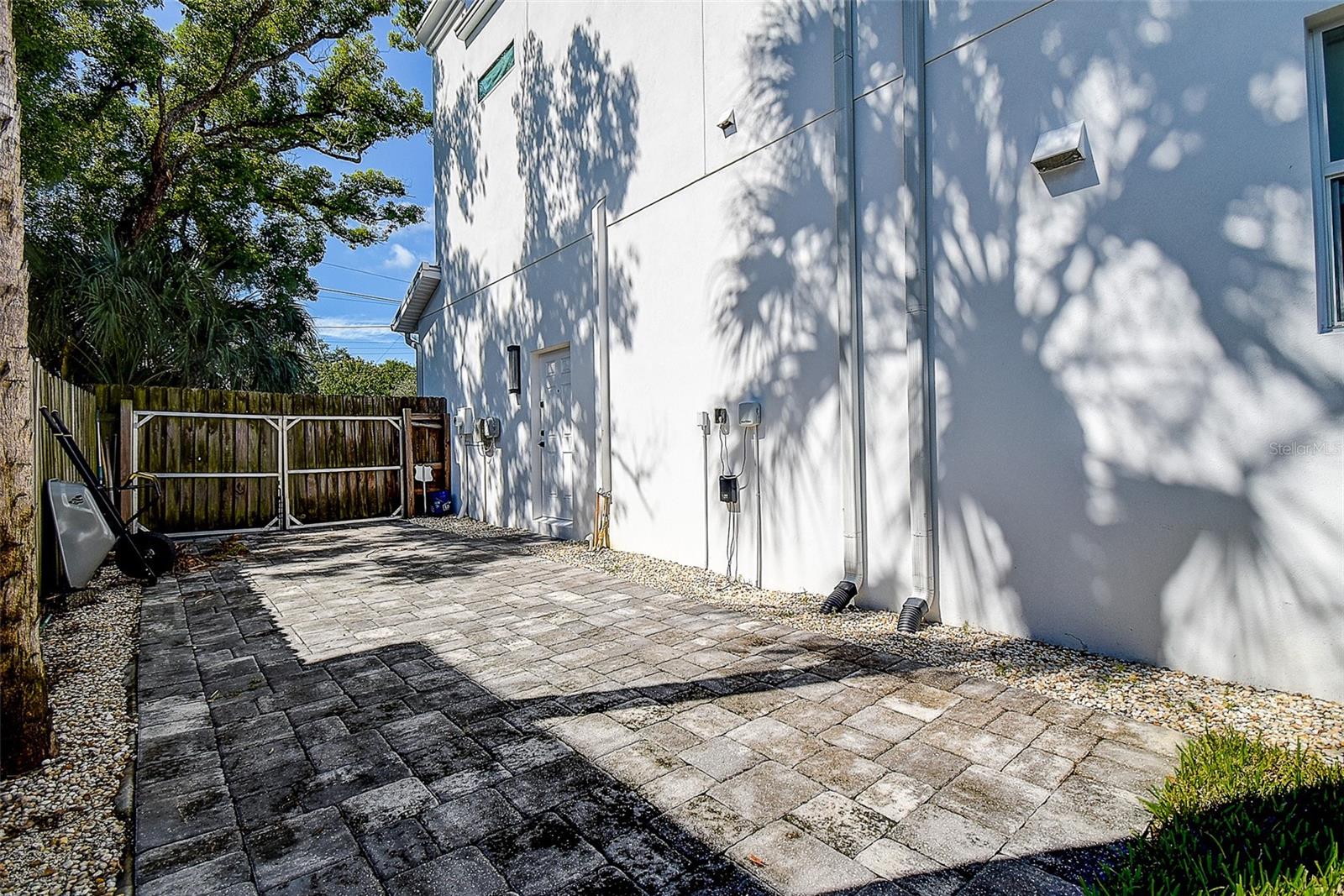 3311 W PAUL AVE — photo 31
