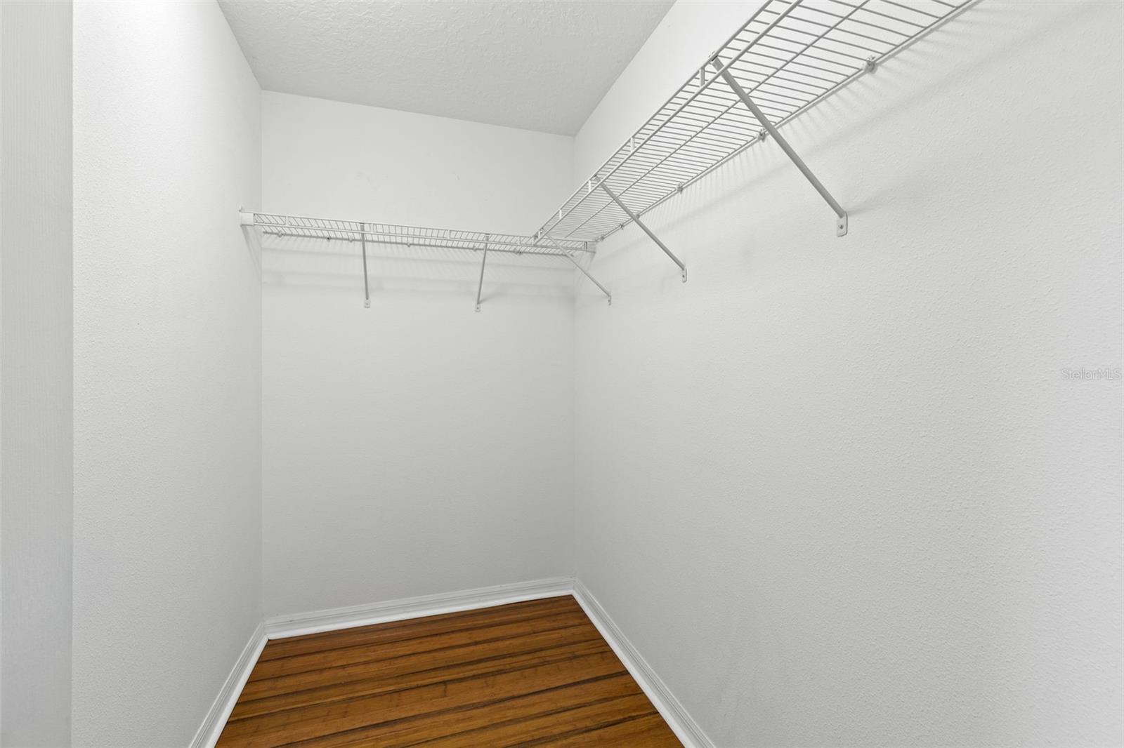 4272 FENNWOOD CT — photo 16