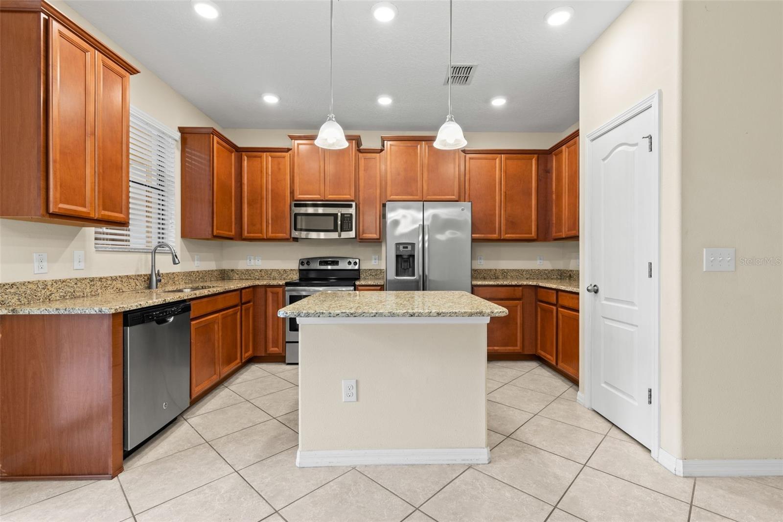 4272 FENNWOOD CT — photo 3