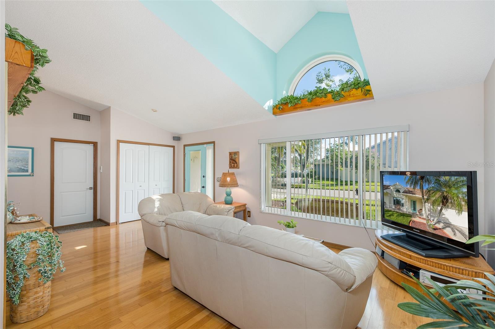 11810 SPANISH LAKE DR — photo 8