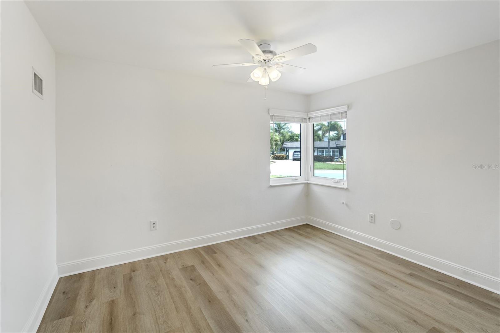 201 DRIFTWOOD LN — photo 18