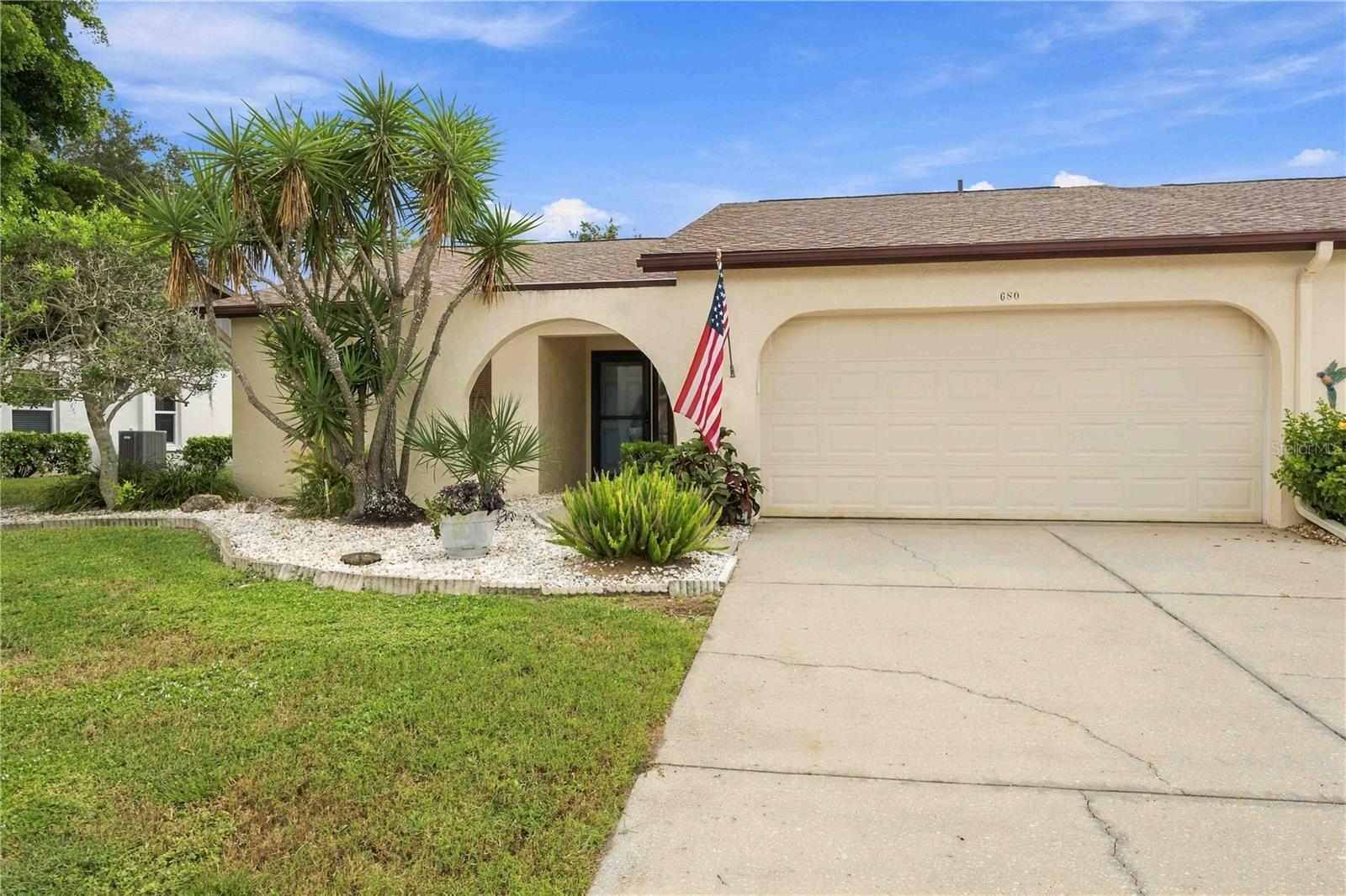680 LINDEN DR — photo 3