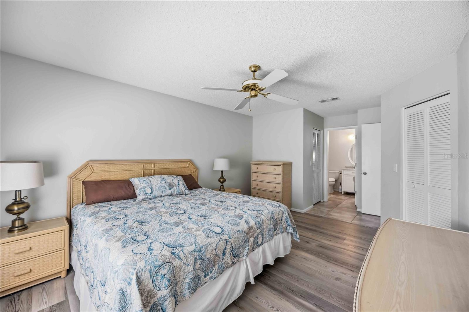 680 LINDEN DR — photo 22