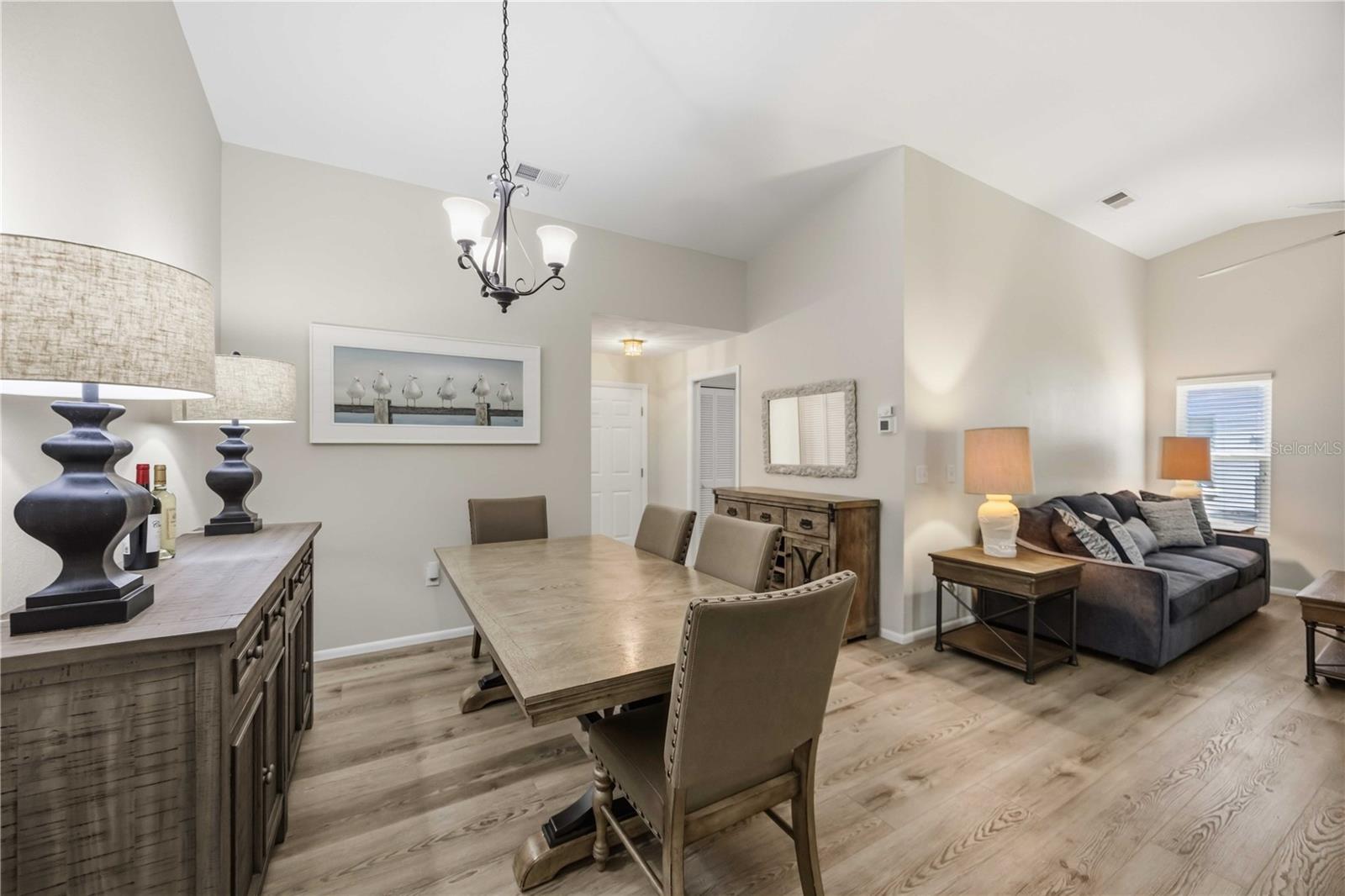 680 LINDEN DR — photo 8