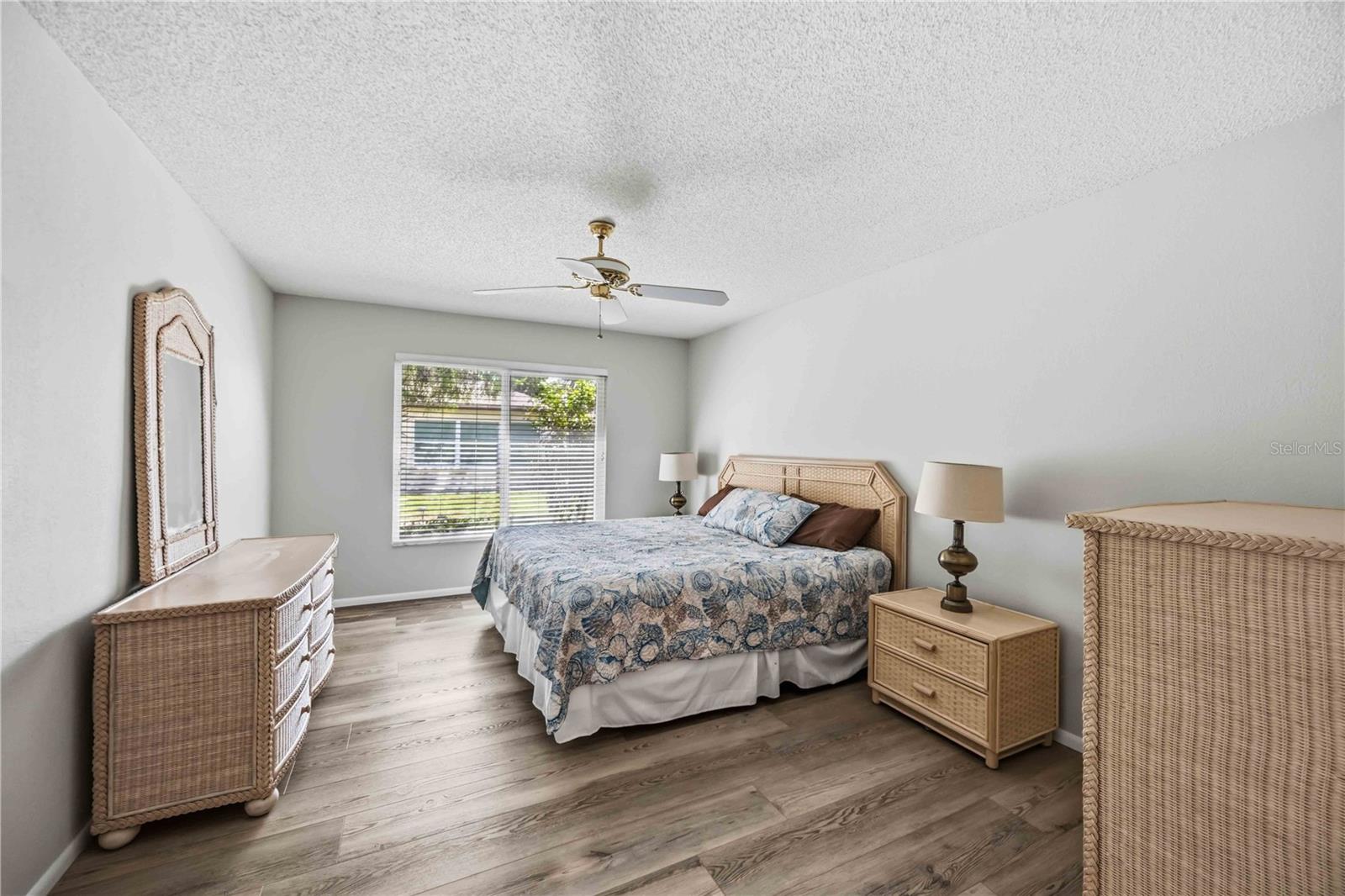680 LINDEN DR — photo 21