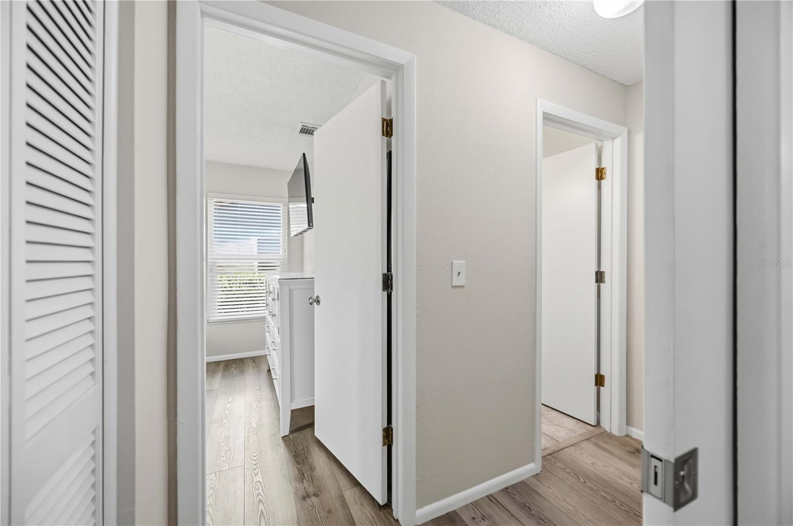 680 LINDEN DR — photo 29