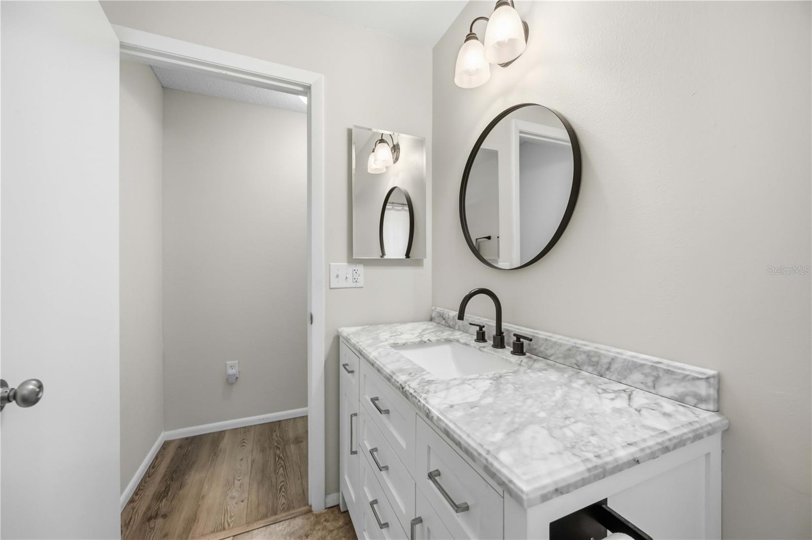 680 LINDEN DR — photo 31