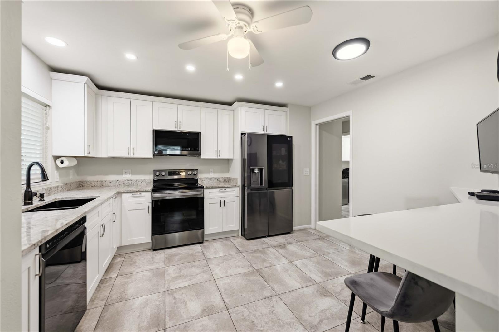 680 LINDEN DR — photo 20