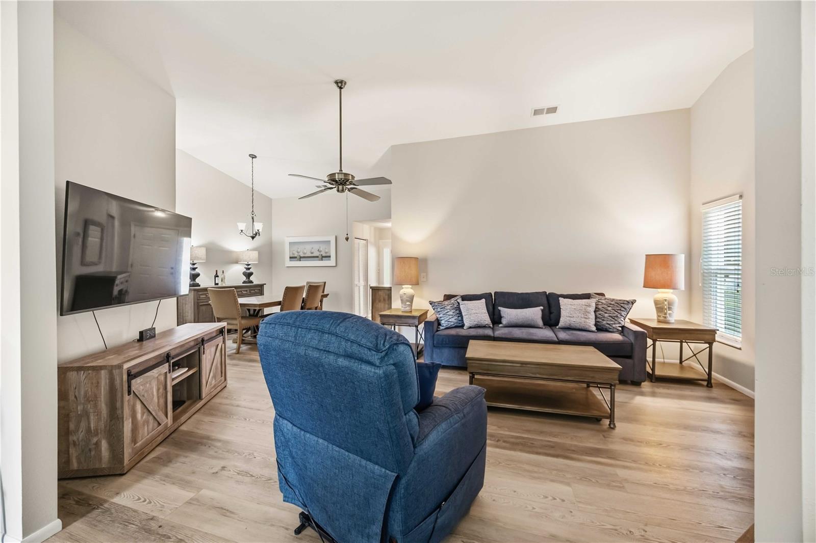 680 LINDEN DR — photo 10