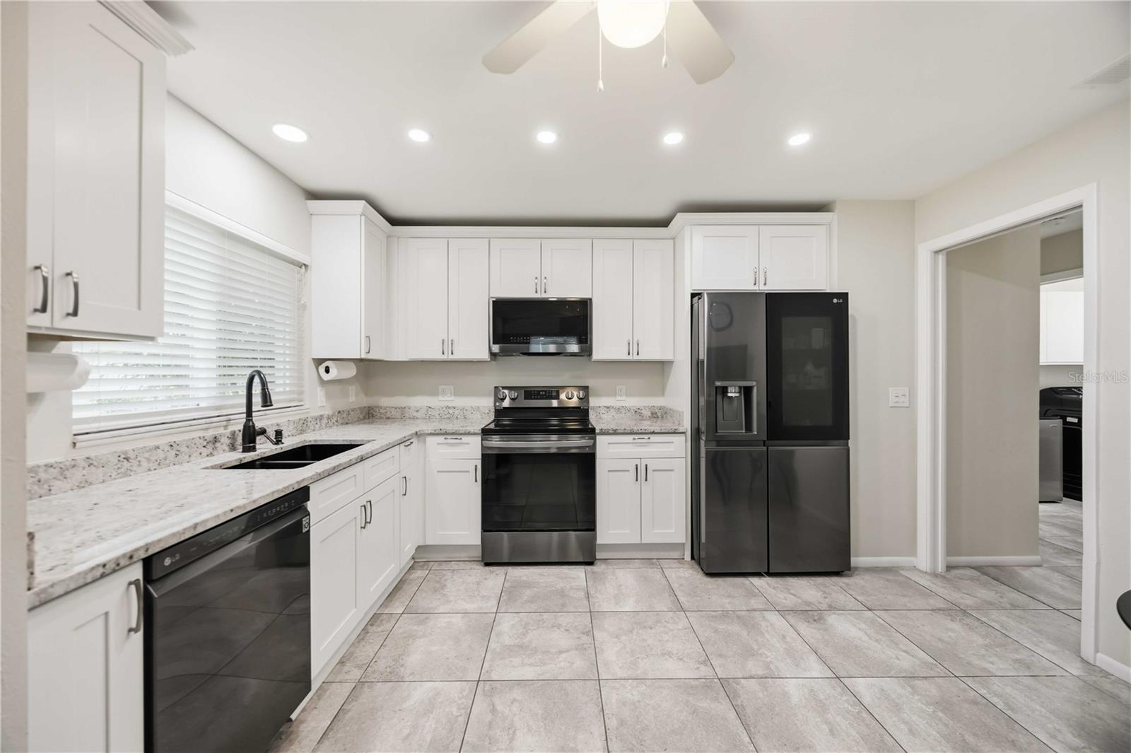 680 LINDEN DR — photo 18