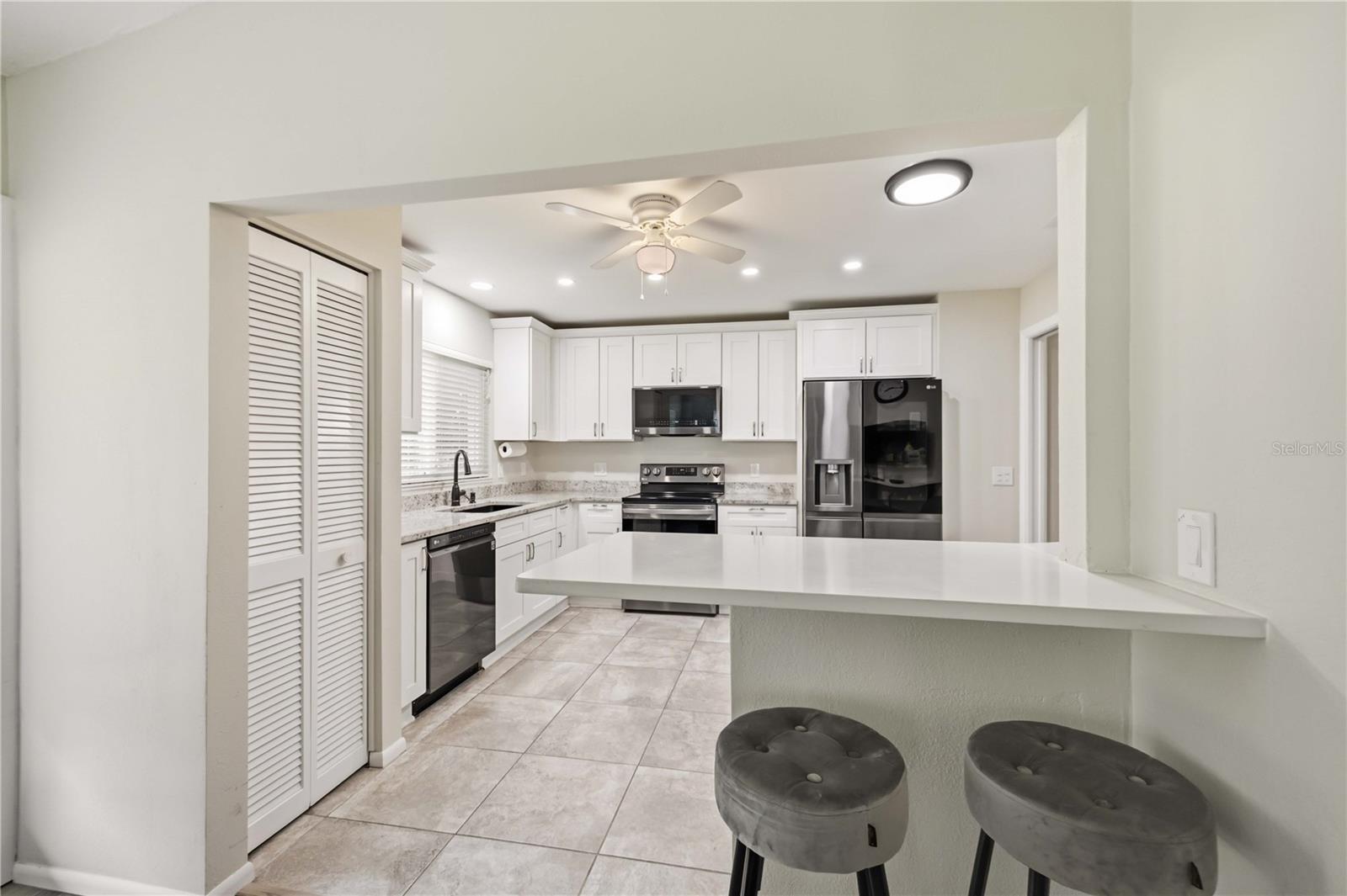 680 LINDEN DR — photo 17