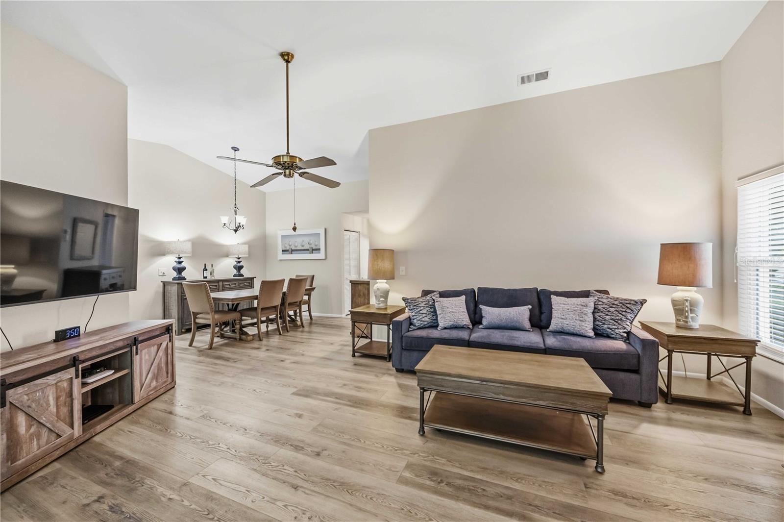 680 LINDEN DR — photo 9