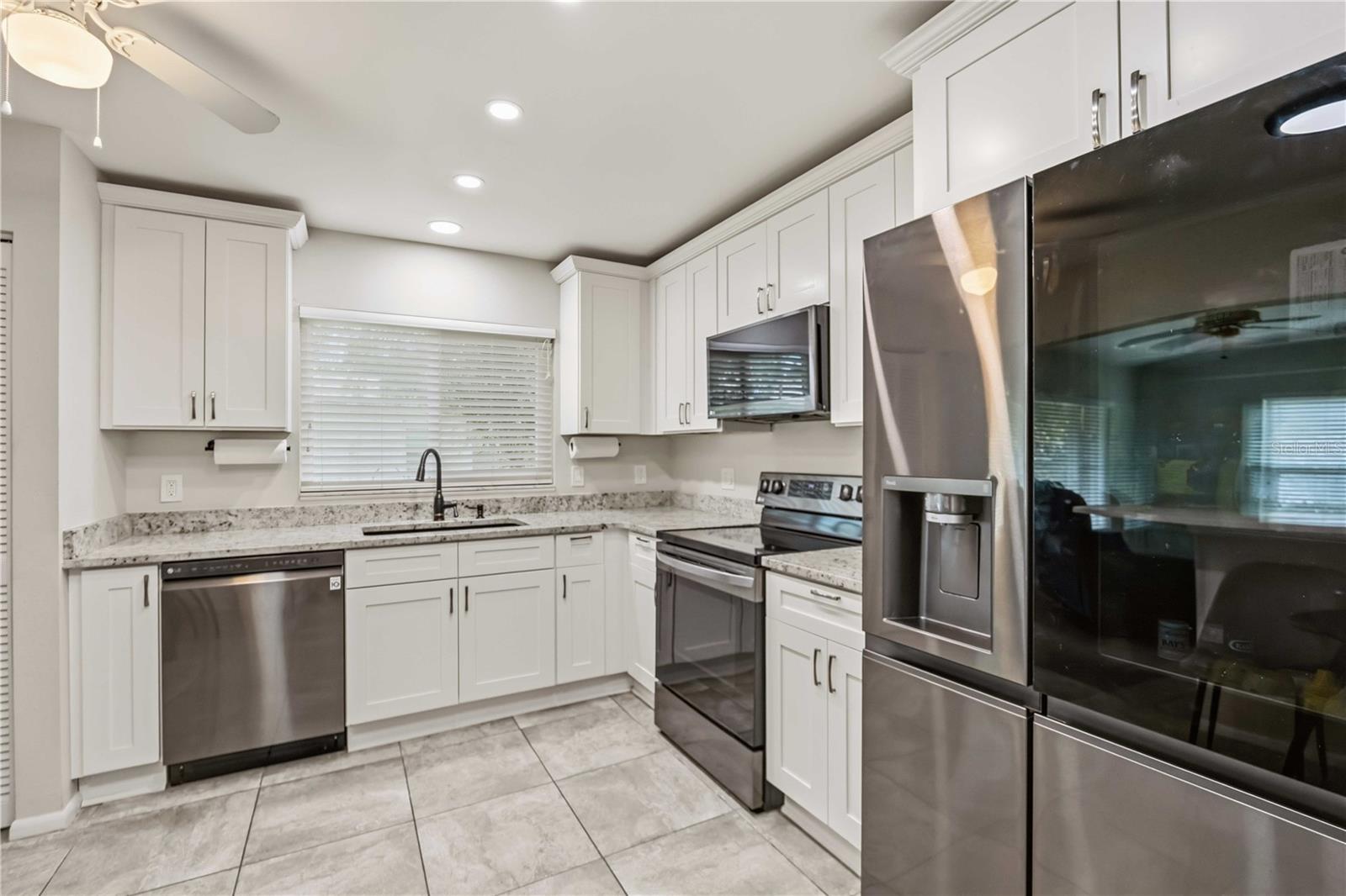 680 LINDEN DR — photo 19