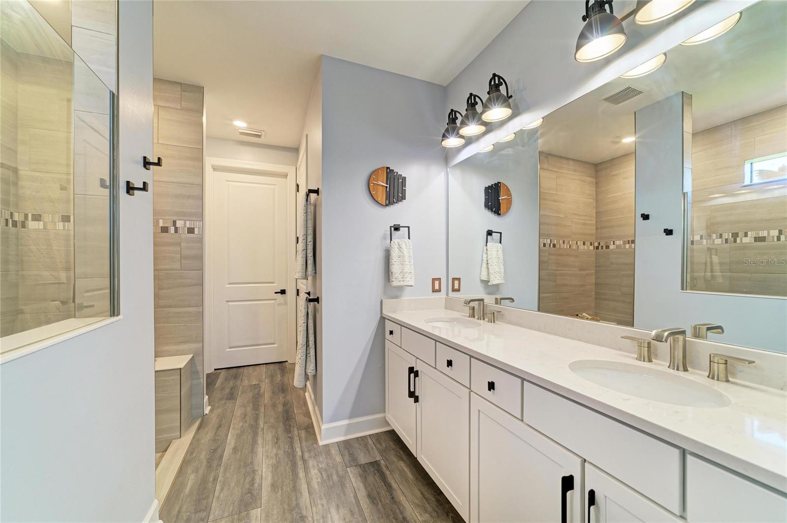 7683 SUMMERLAND CV — photo 13