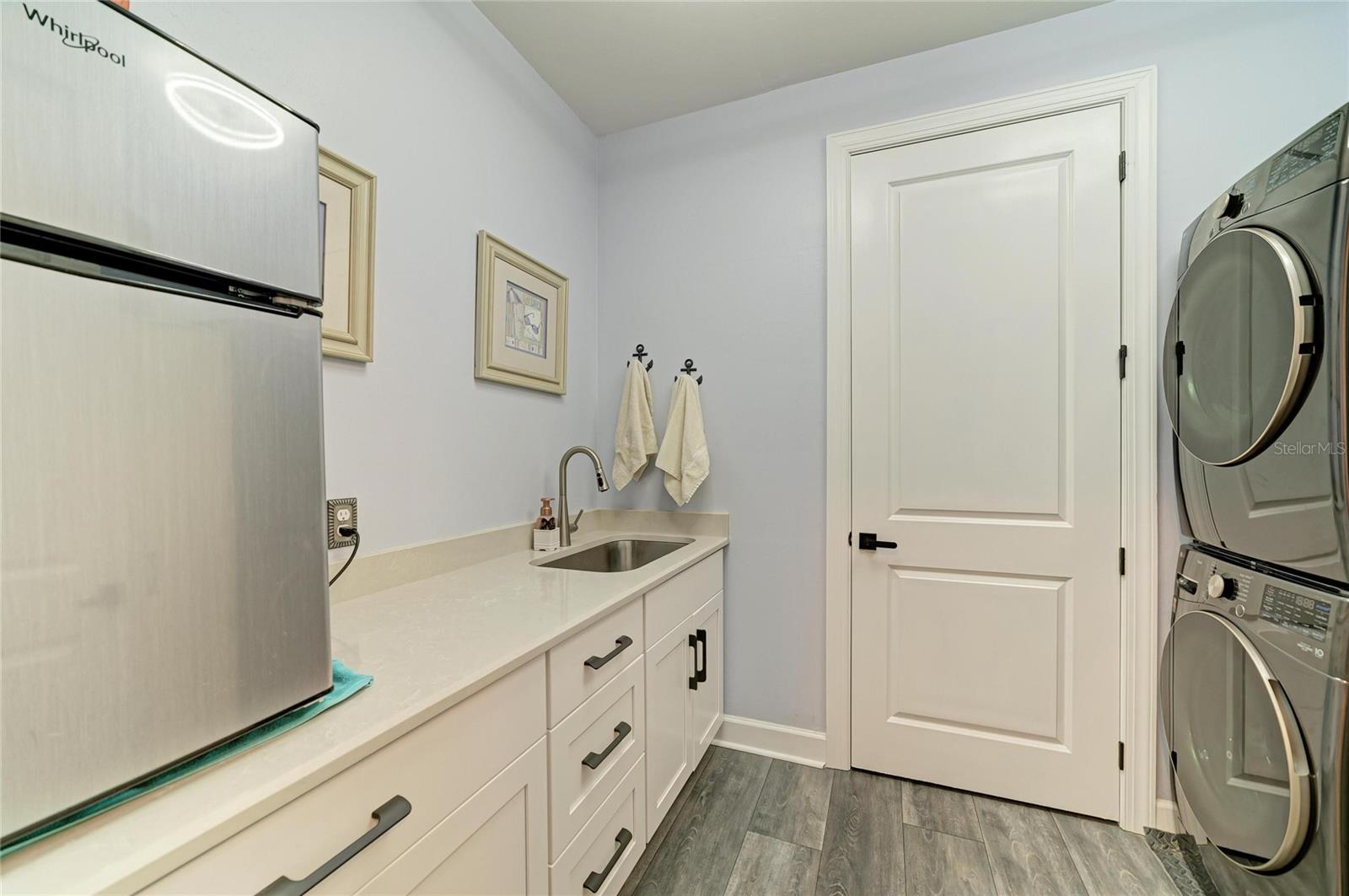 7683 SUMMERLAND CV — photo 14