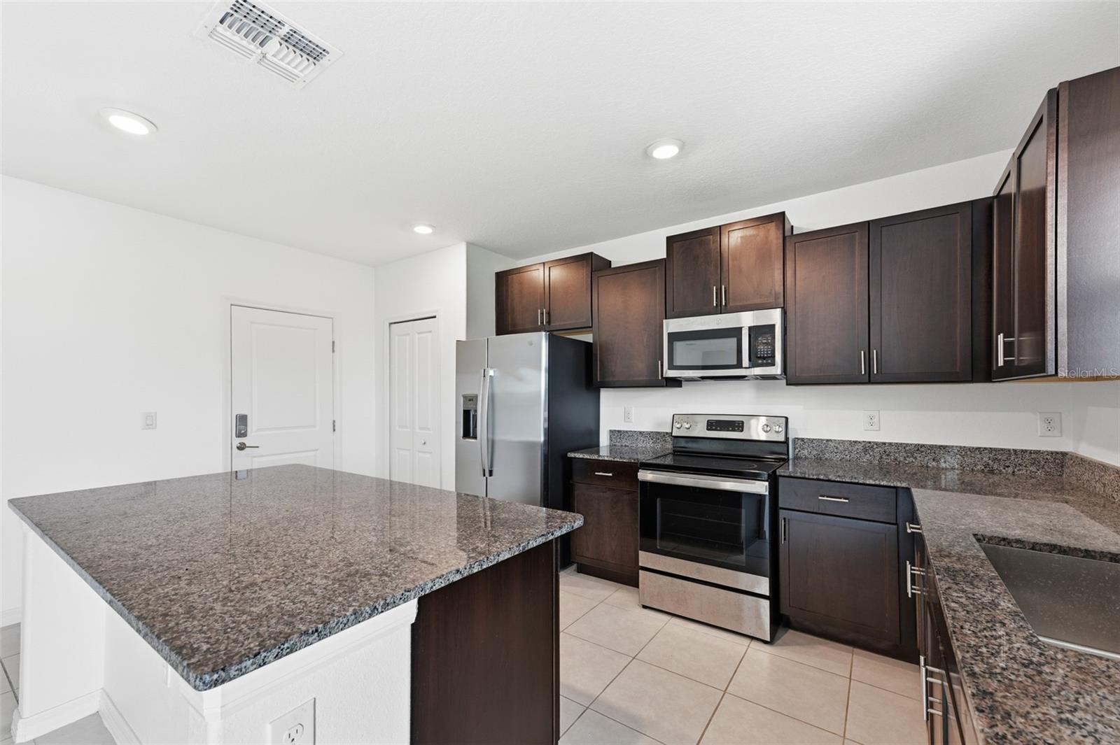 12860 TRIPOLI AVE — photo 15