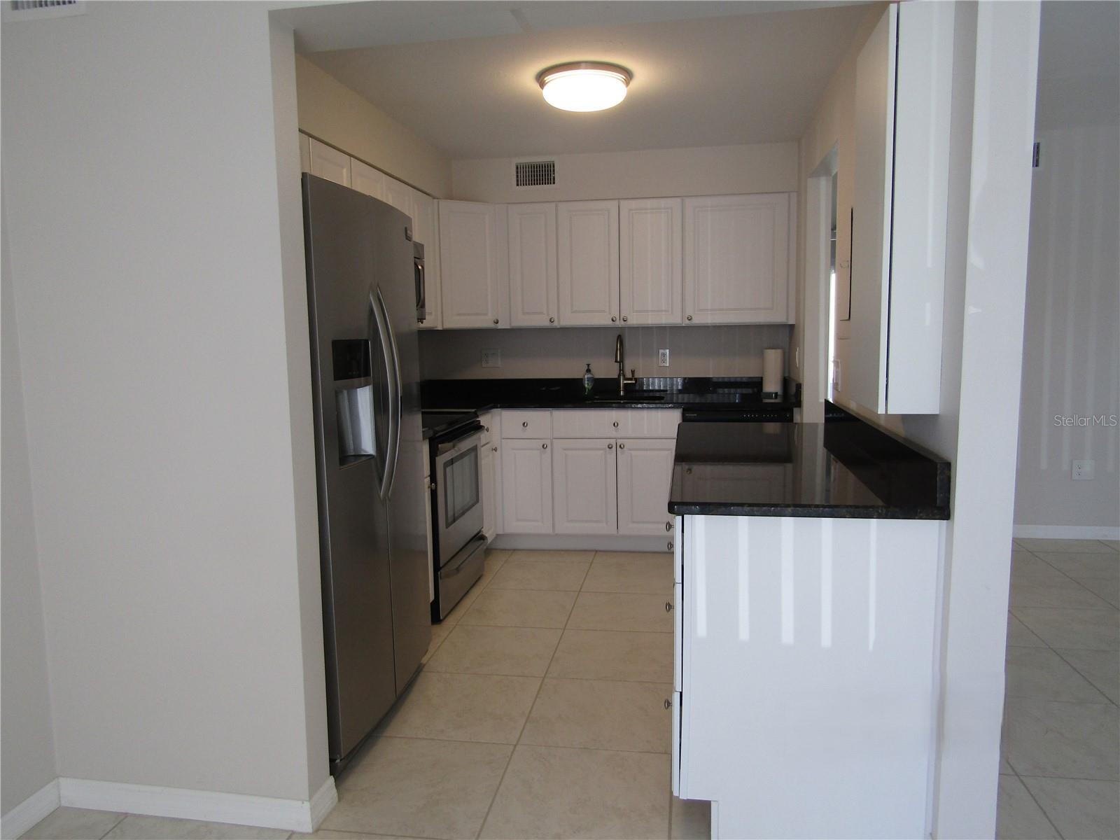 7304 W COUNTRY CLUB DR N #115 — photo 3