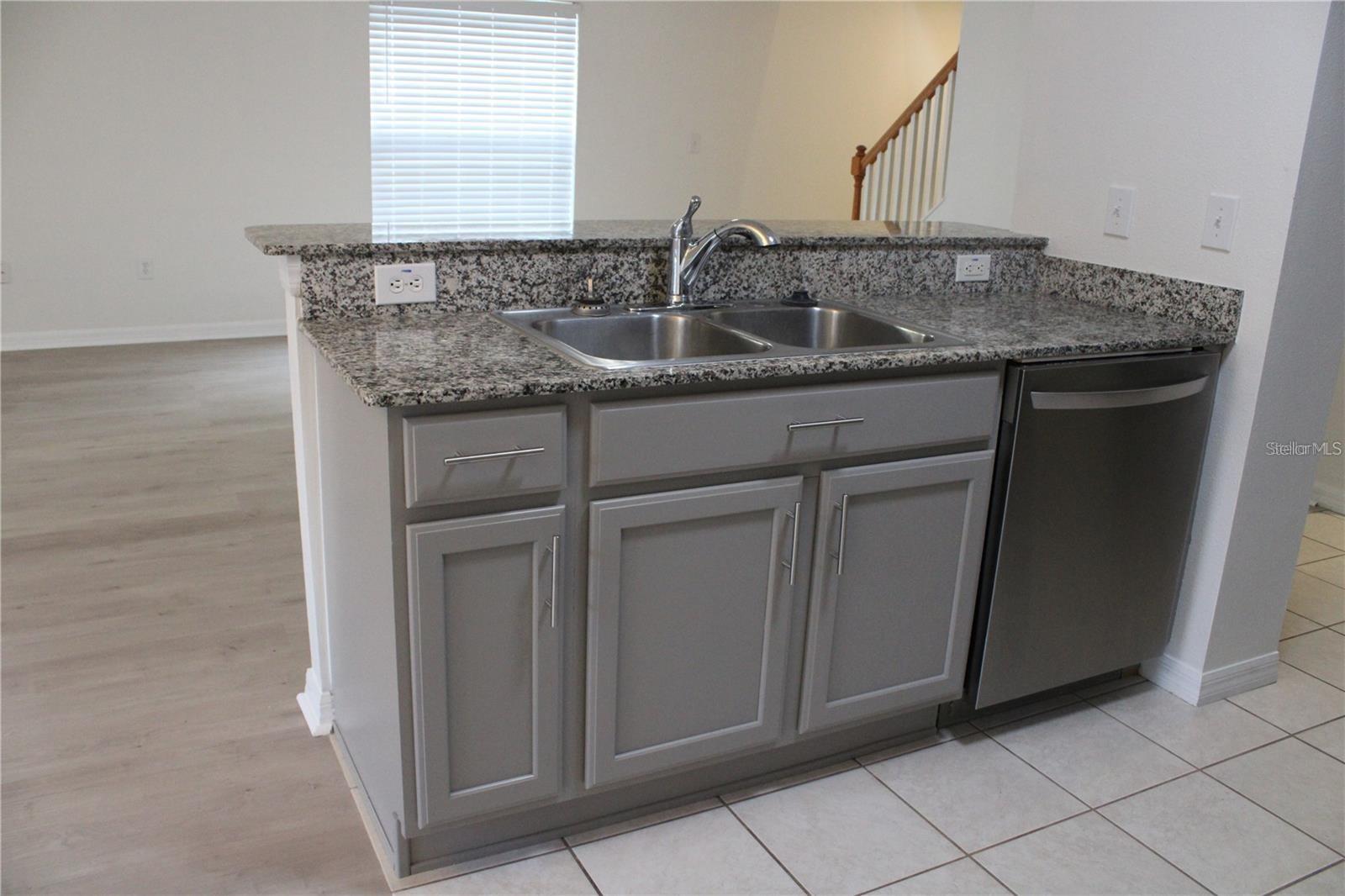 7840 CARRIAGE POINTE DR — photo 8