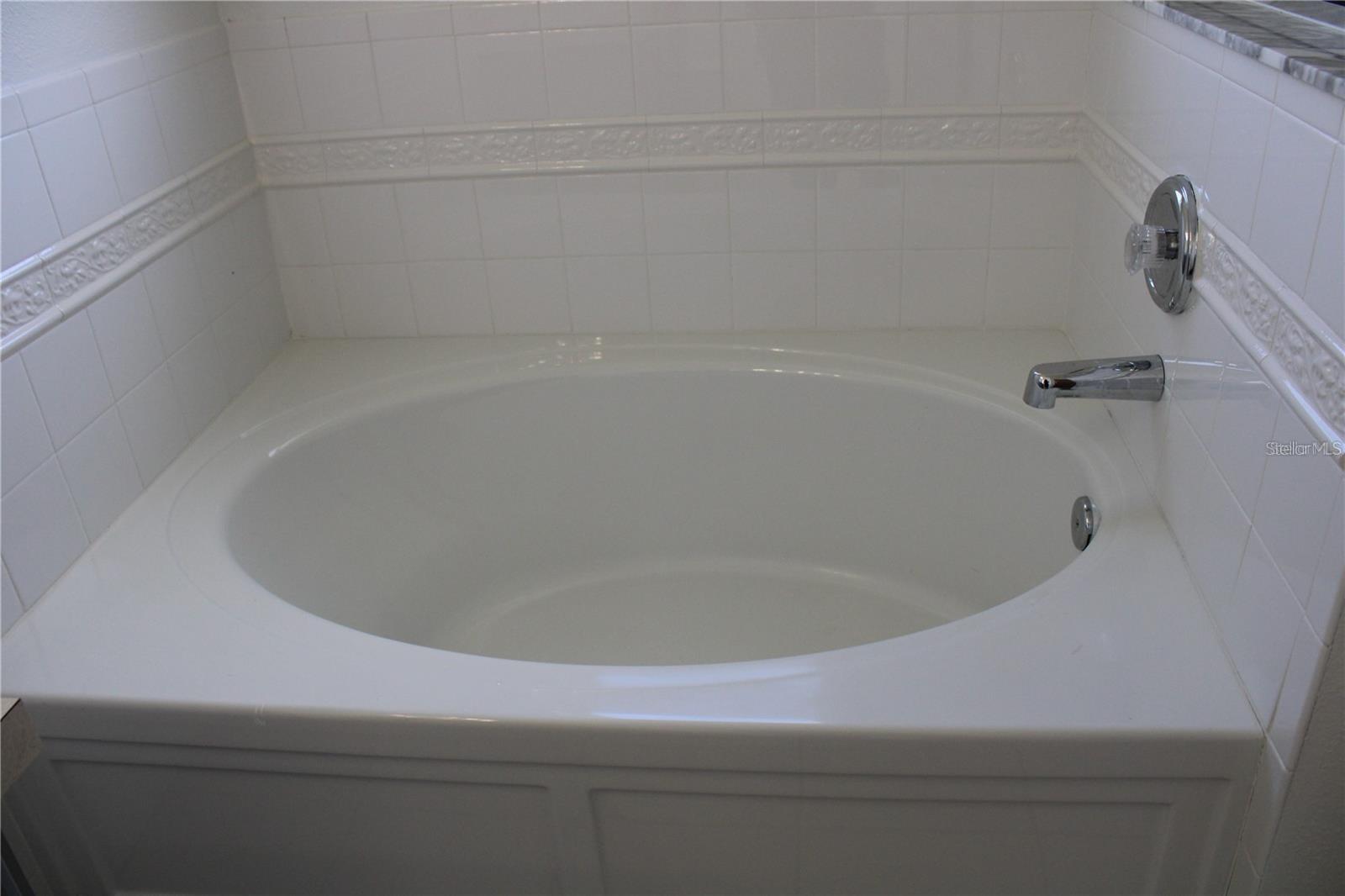 7840 CARRIAGE POINTE DR — photo 31