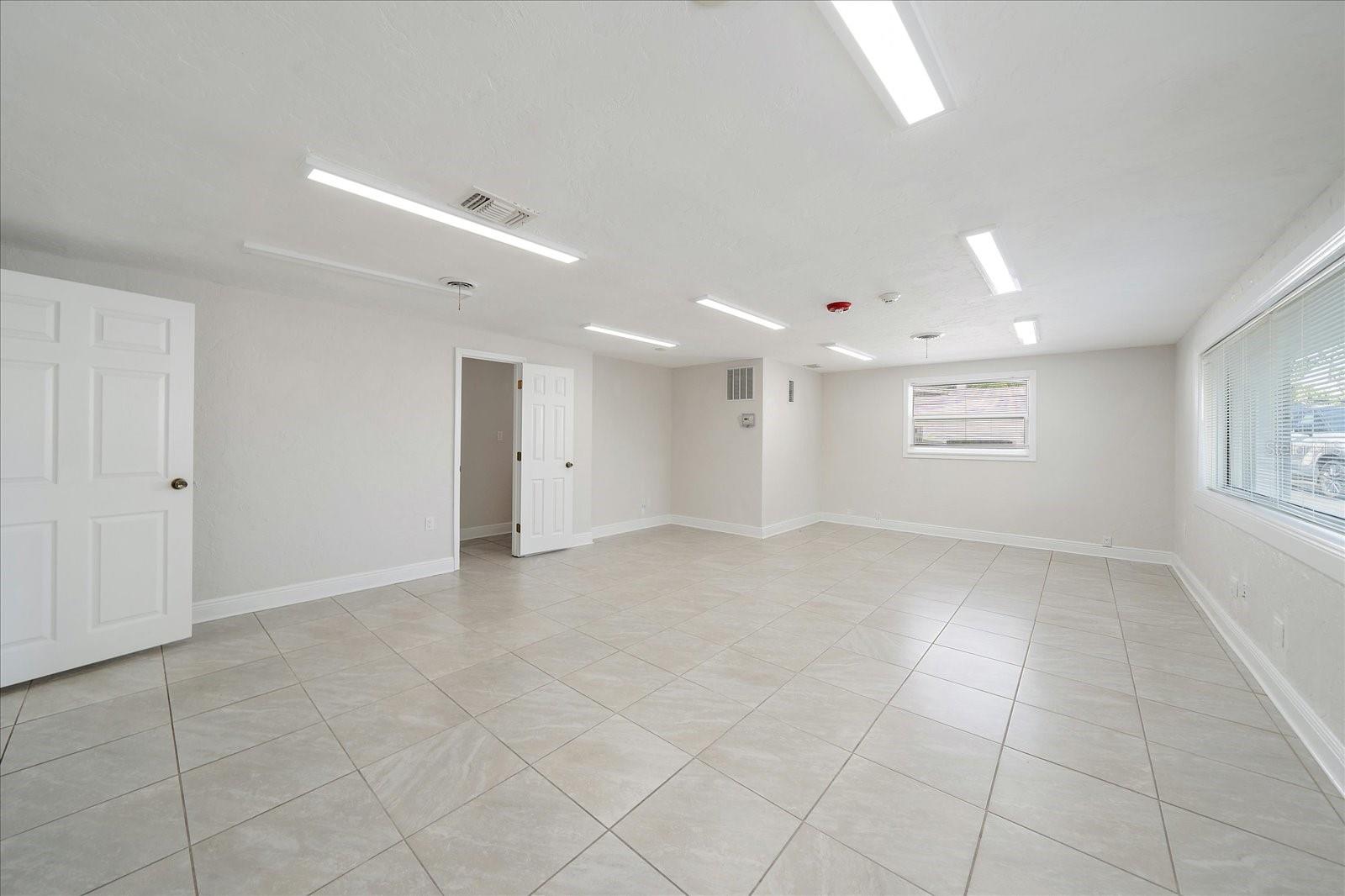 2535 BEE RIDGE RD — photo 5