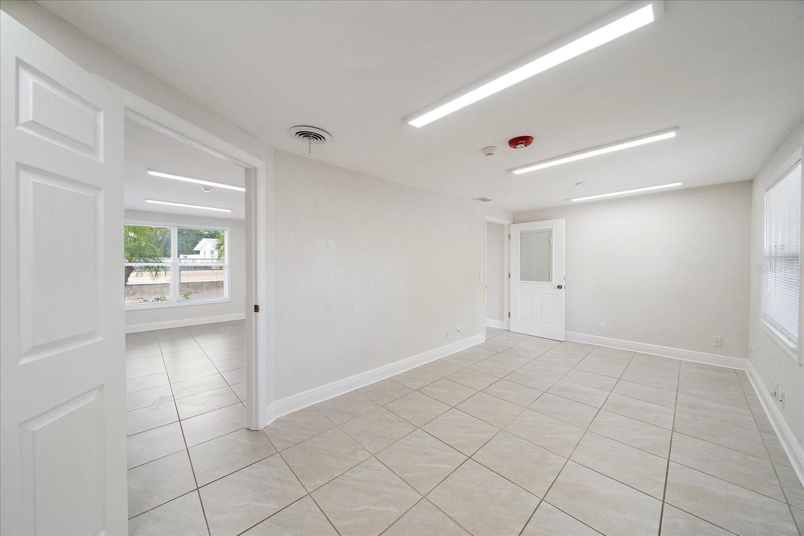 2535 BEE RIDGE RD — photo 4