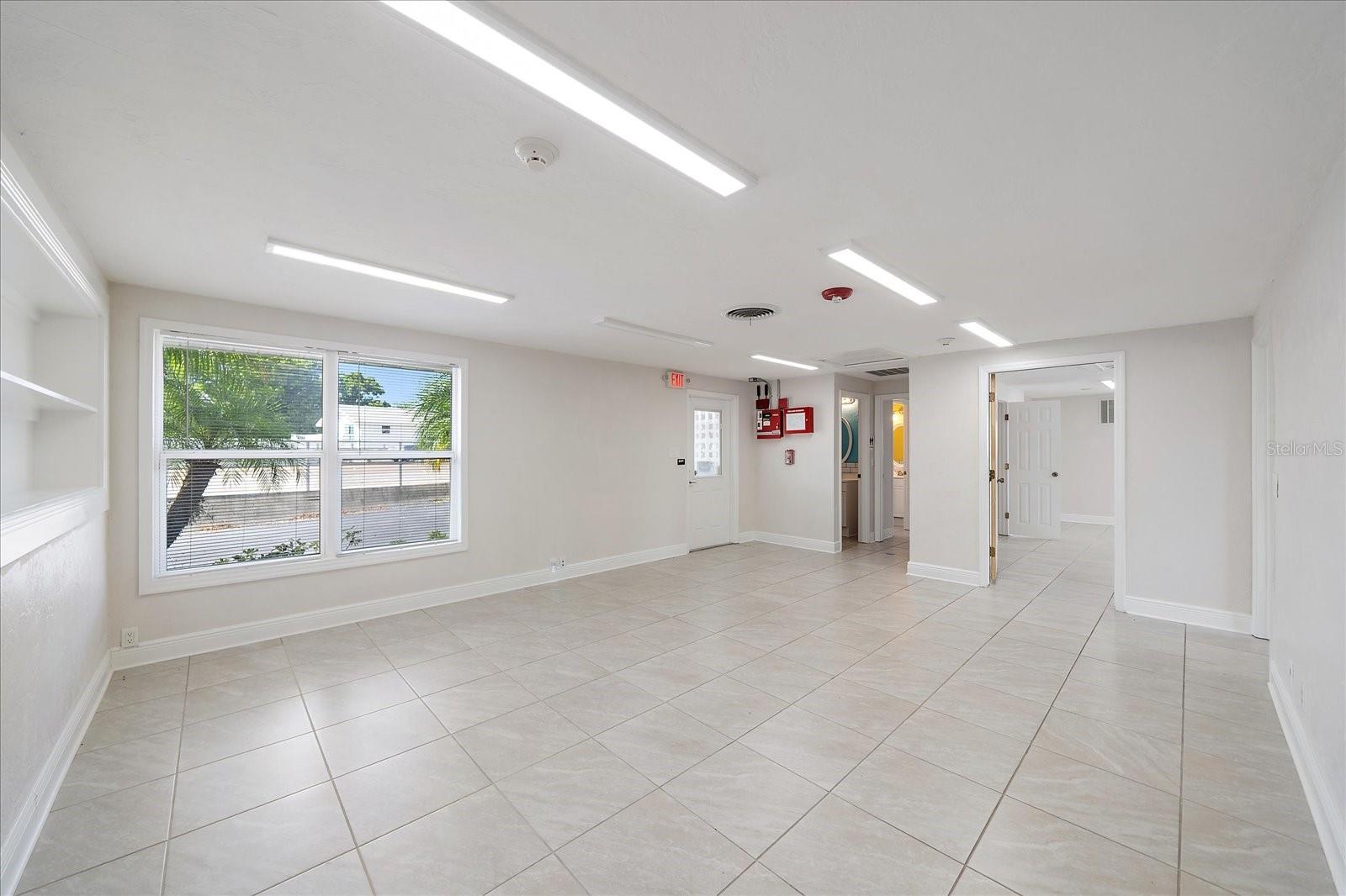 2535 BEE RIDGE RD — photo 6