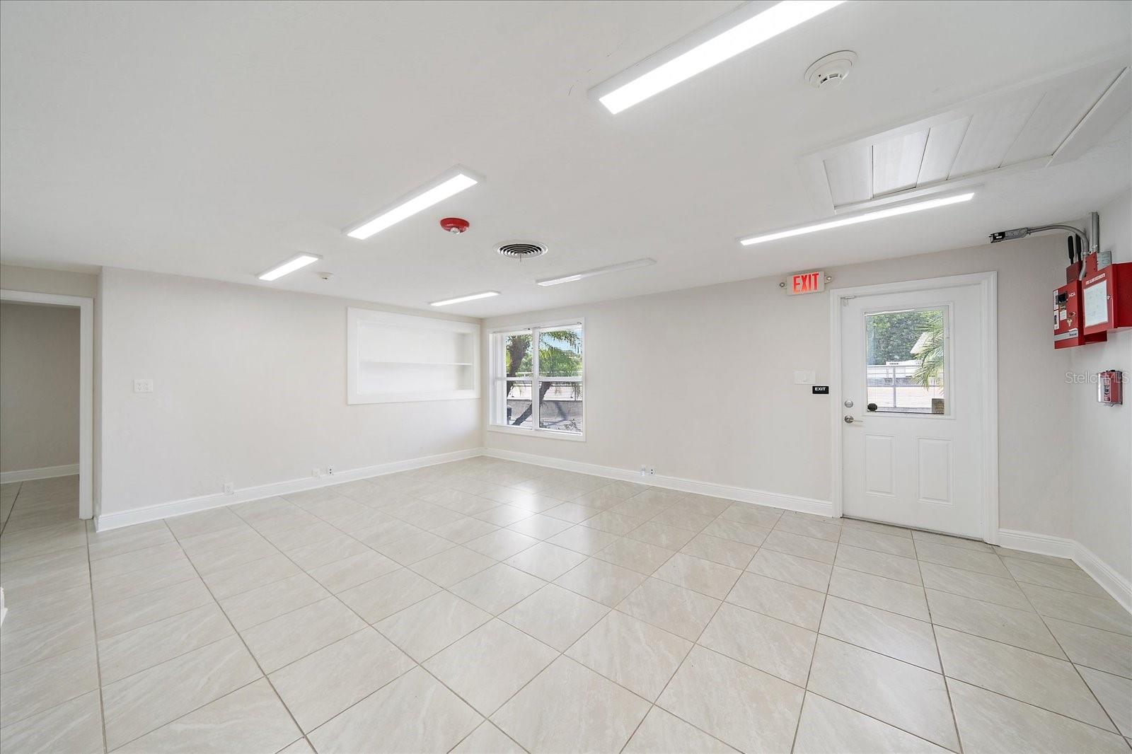 2535 BEE RIDGE RD — photo 3