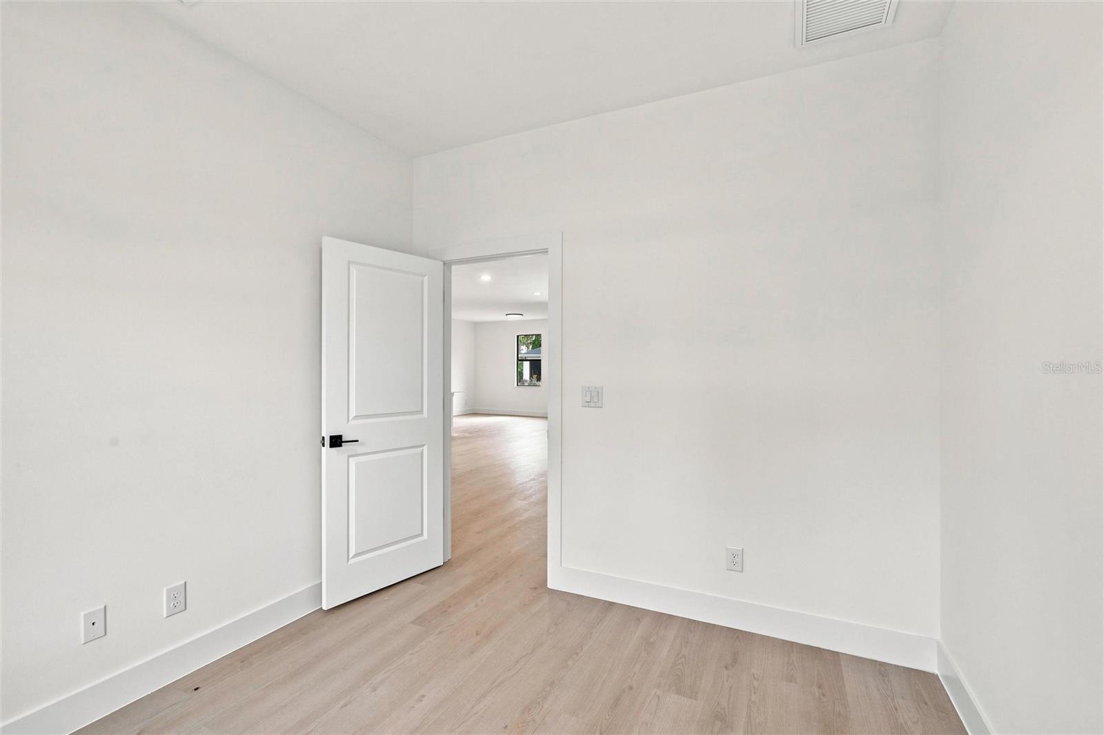 1912 HAGERICK LN — photo 25