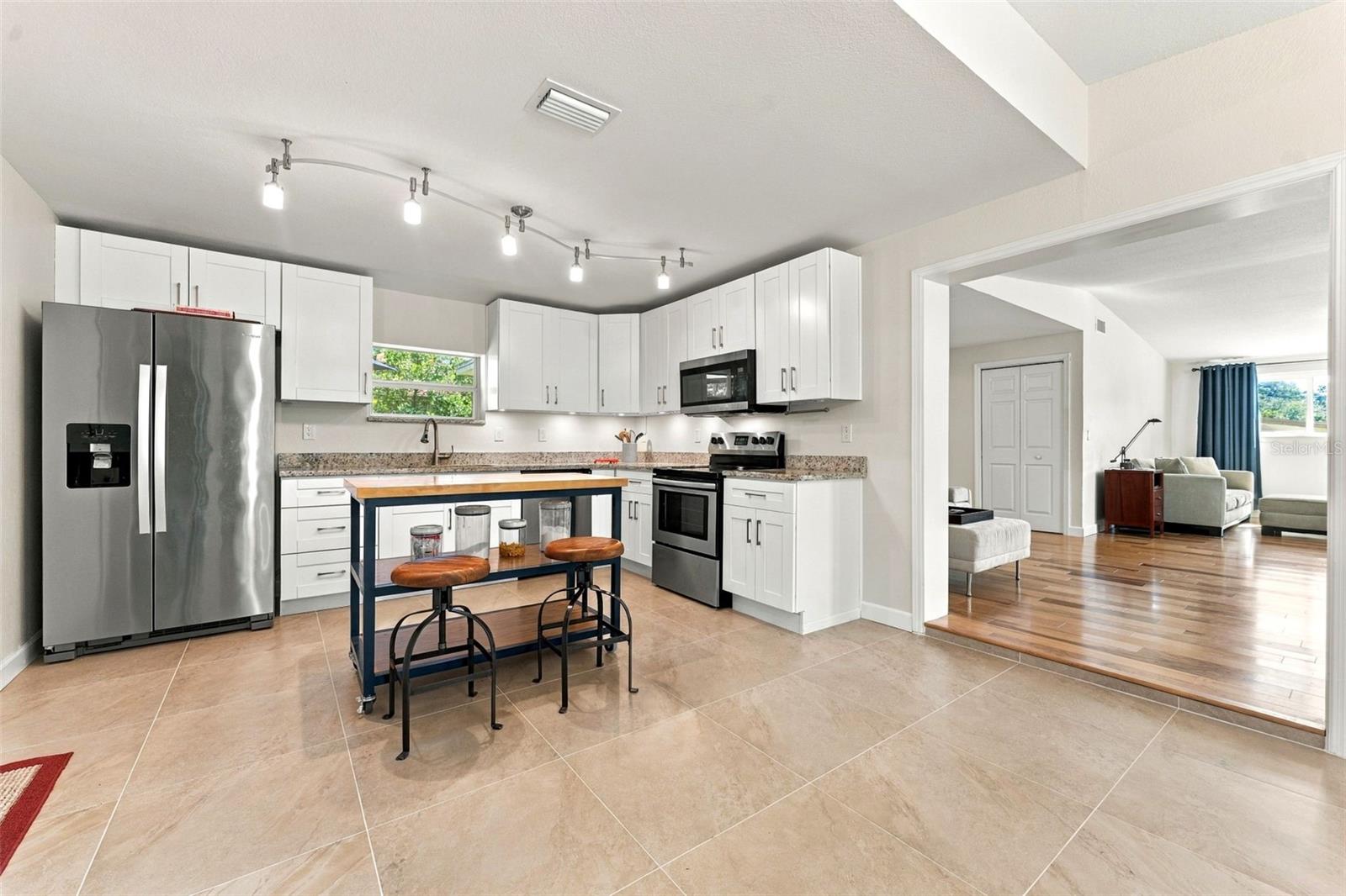 206 LINDA AVE — photo 10