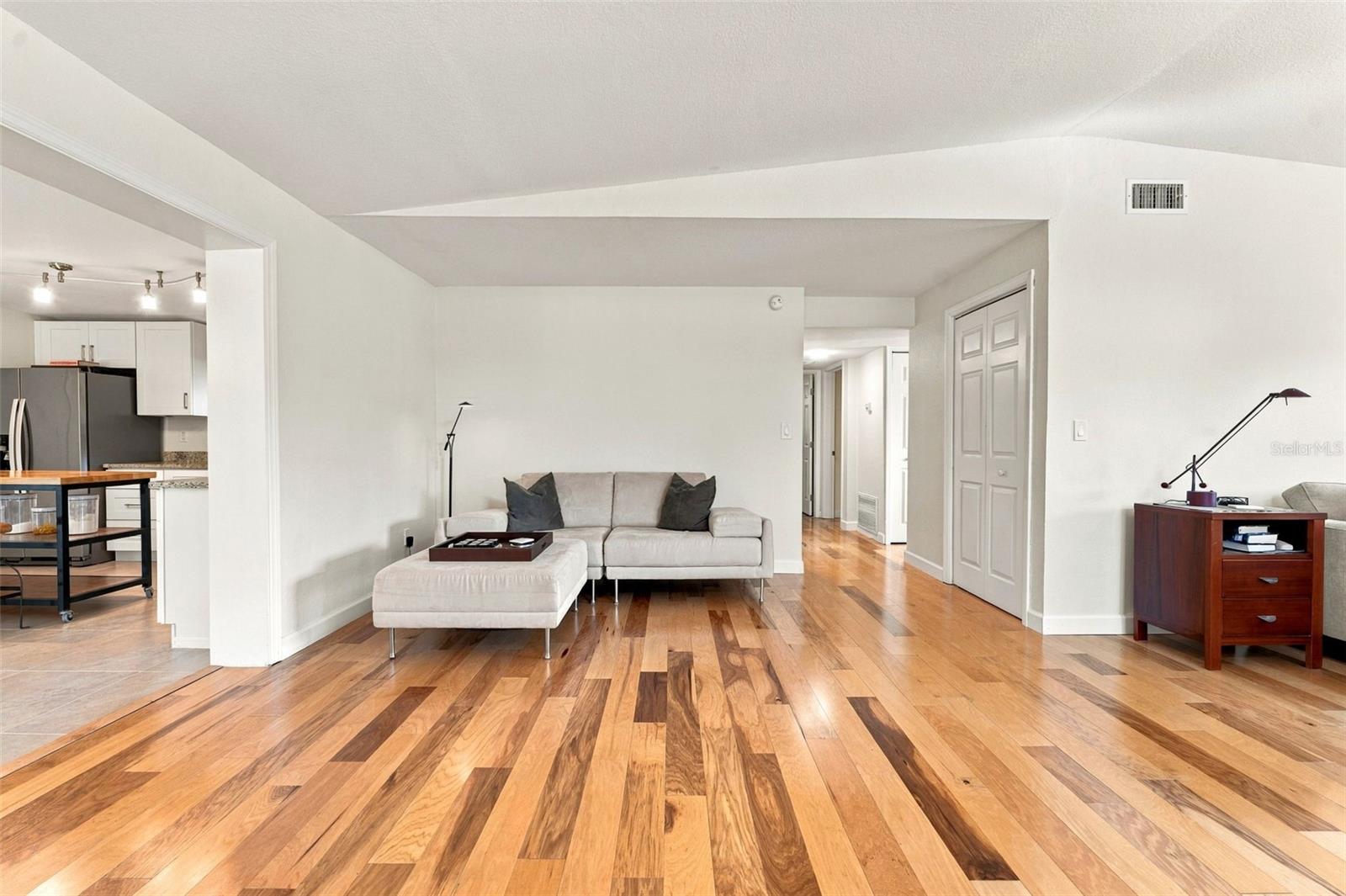 206 LINDA AVE — photo 14