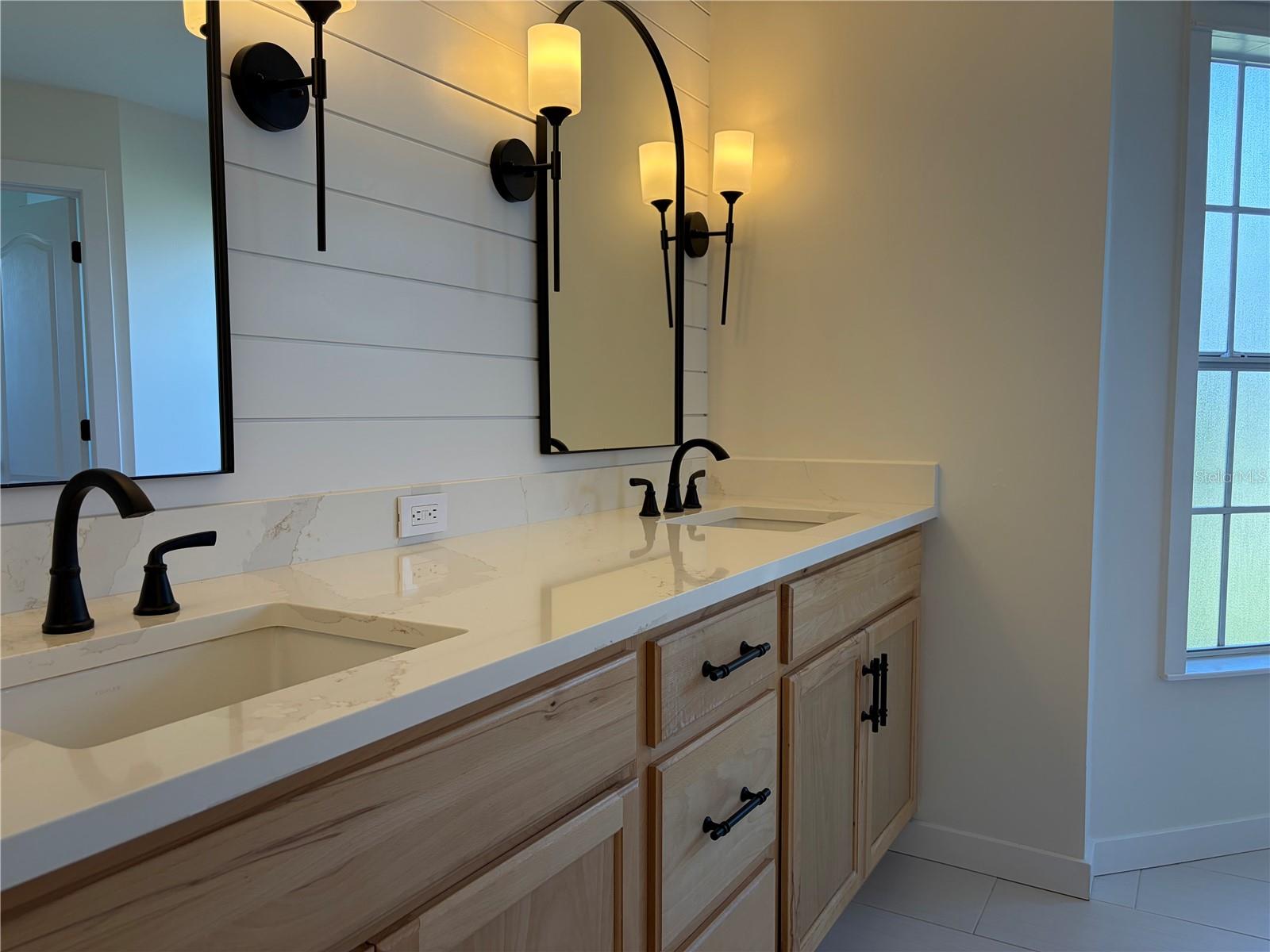 5828 SANDY POINTE DR — photo 38