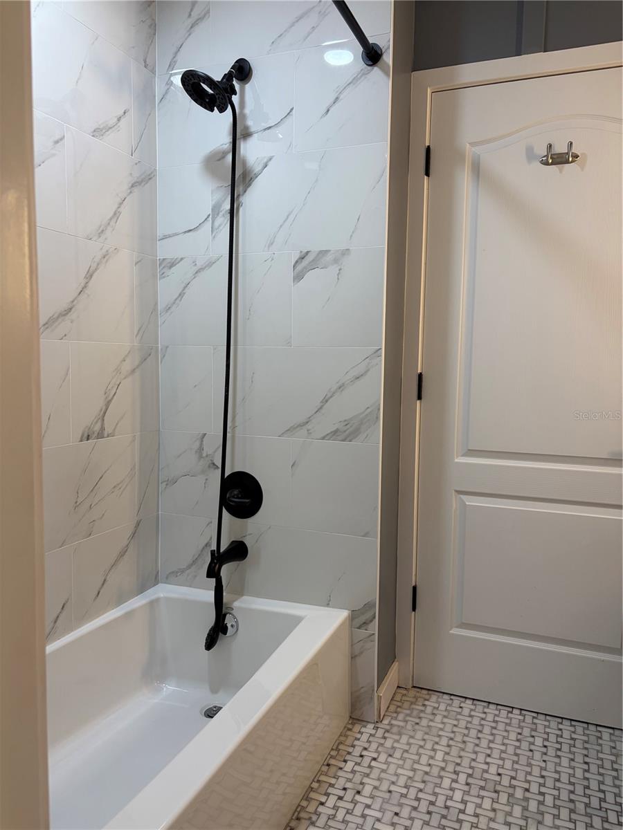 5828 SANDY POINTE DR — photo 28
