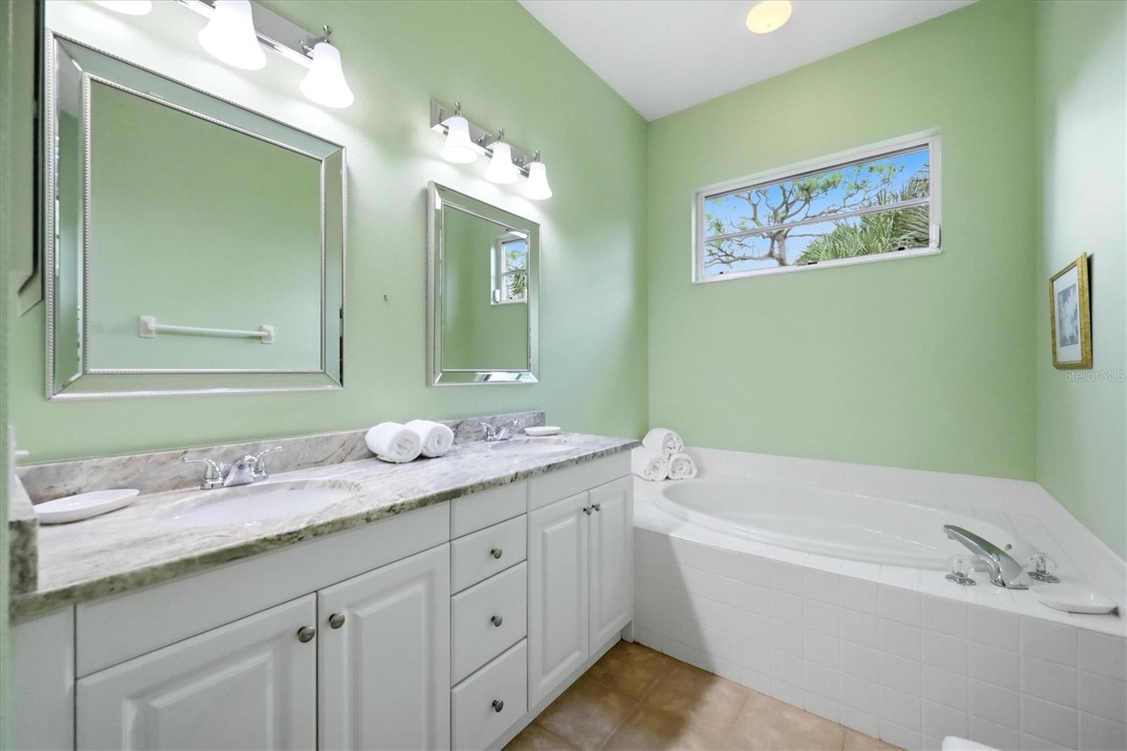 9413 FOREST HILLS CIR — photo 26